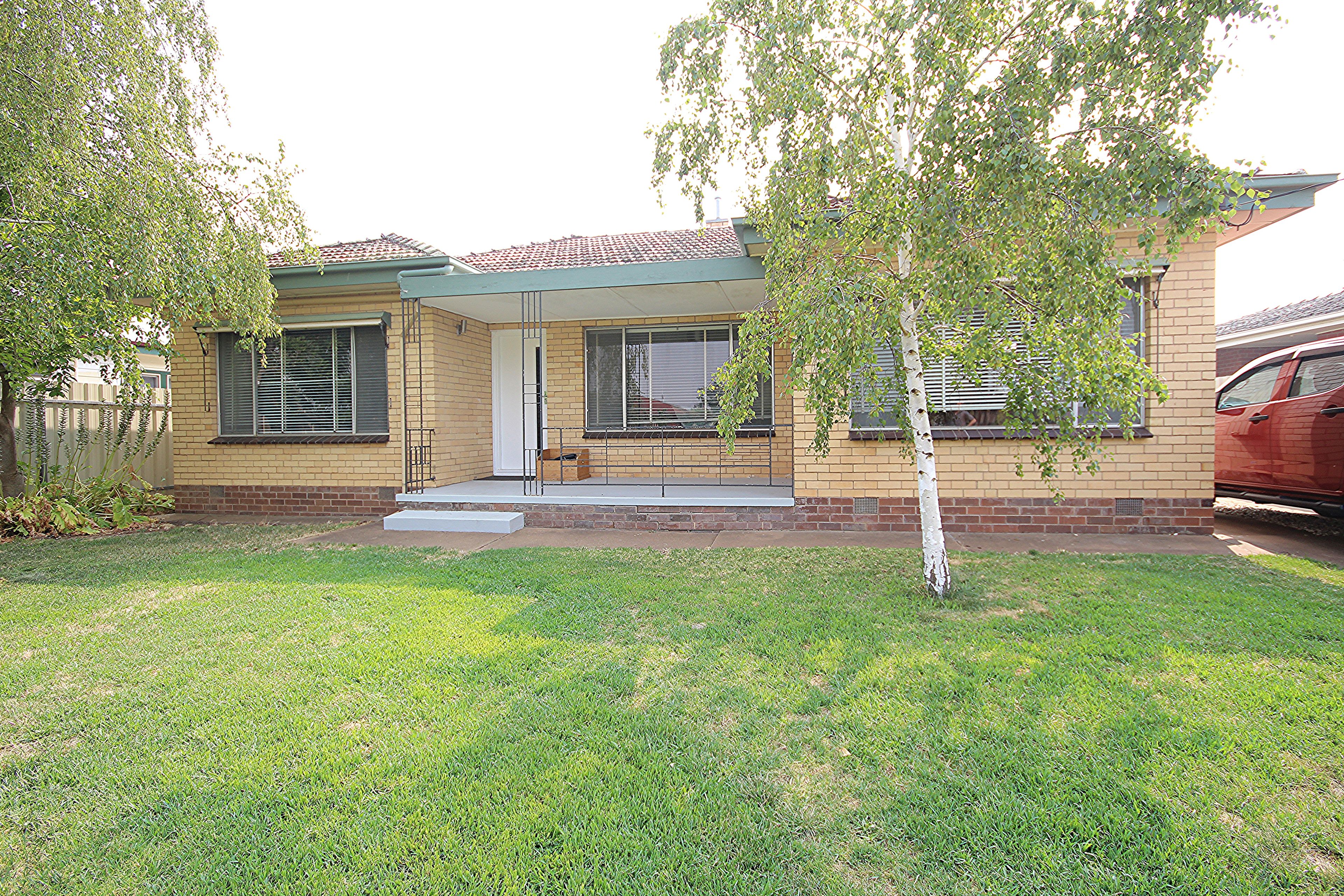 11 Hillary Street, Horsham VIC 3400
