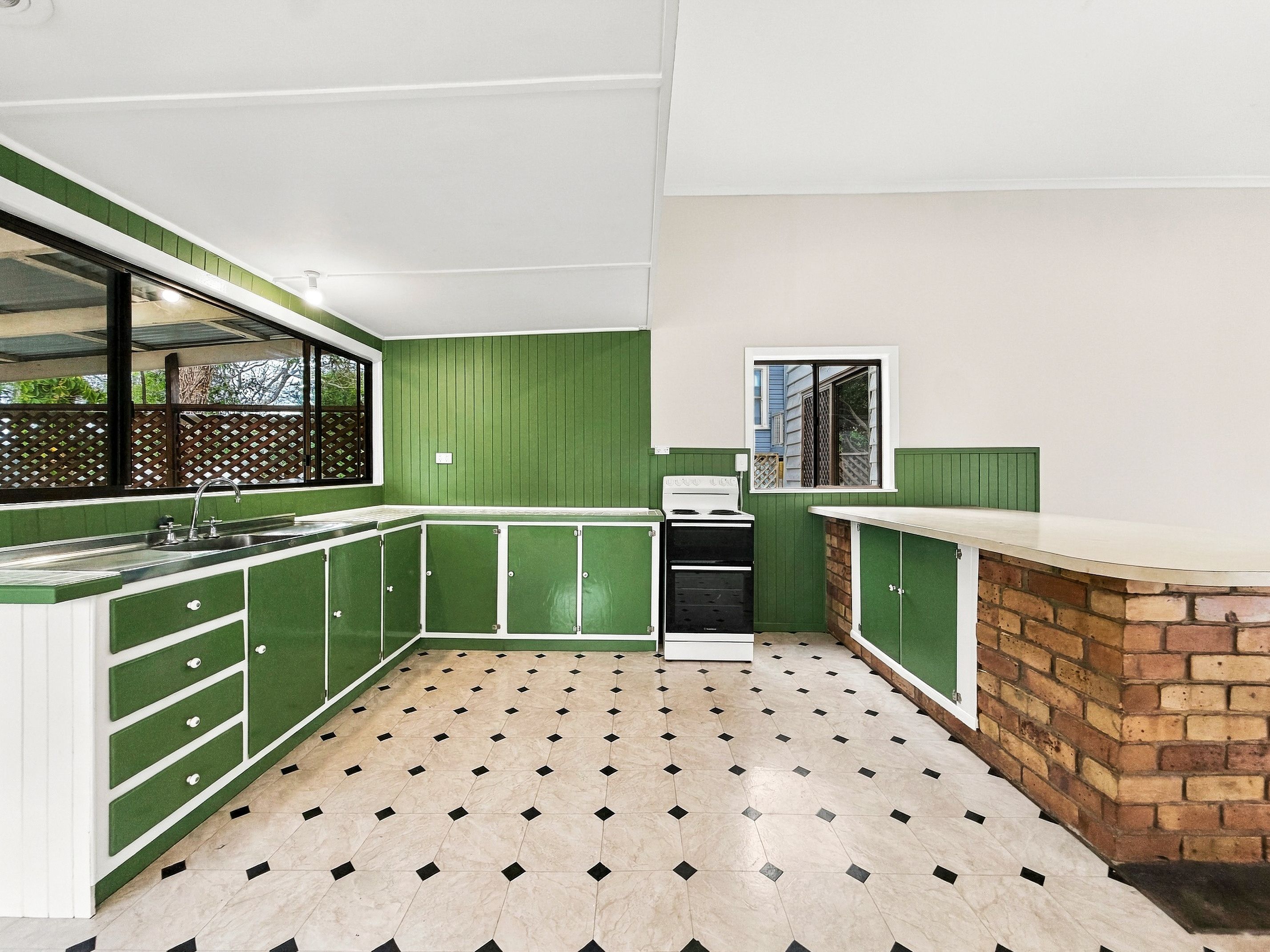 39 Bazaar Street — photo 3 of 9
