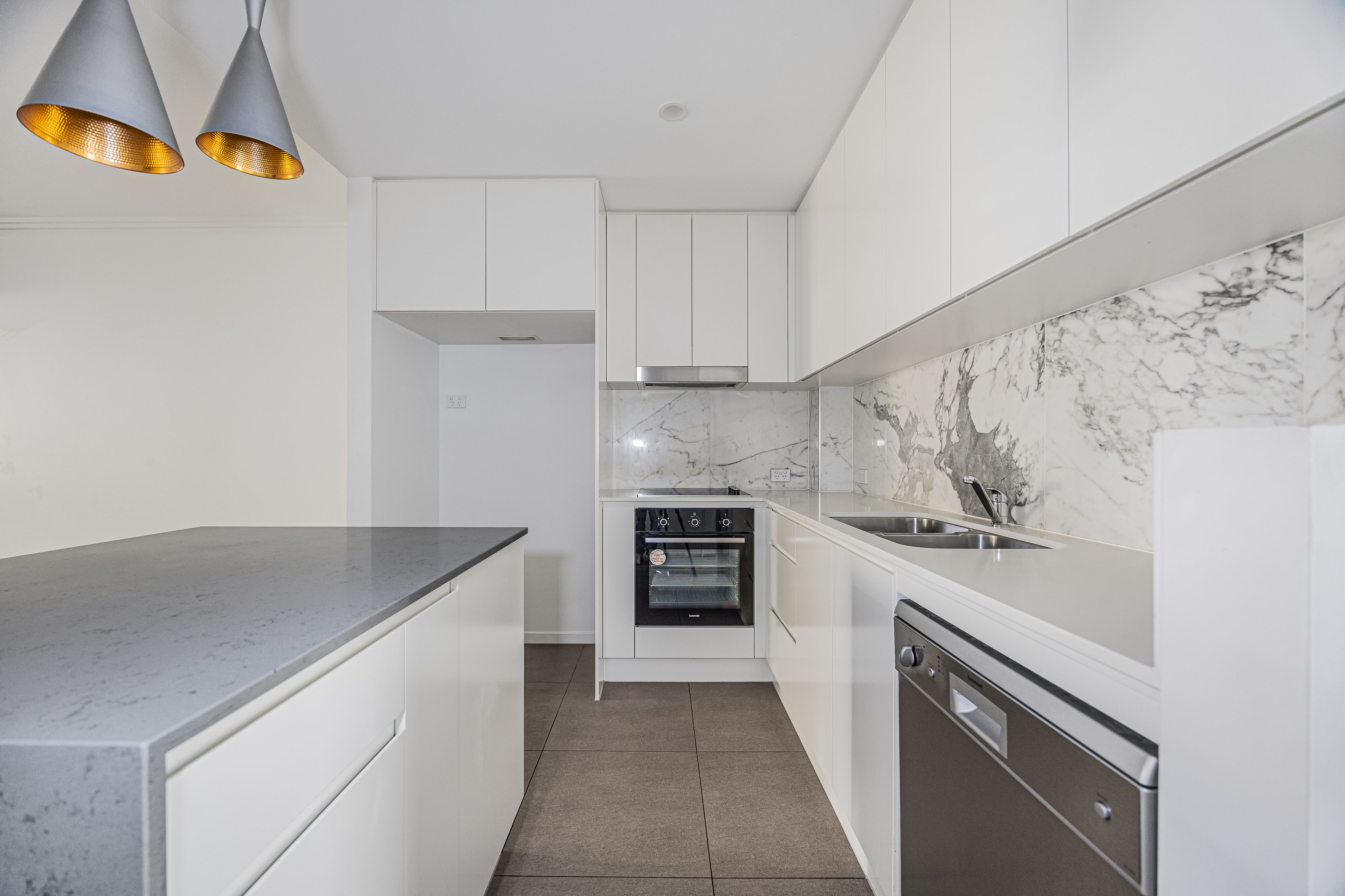 37 Manhattan Avenue — photo 4 of 19