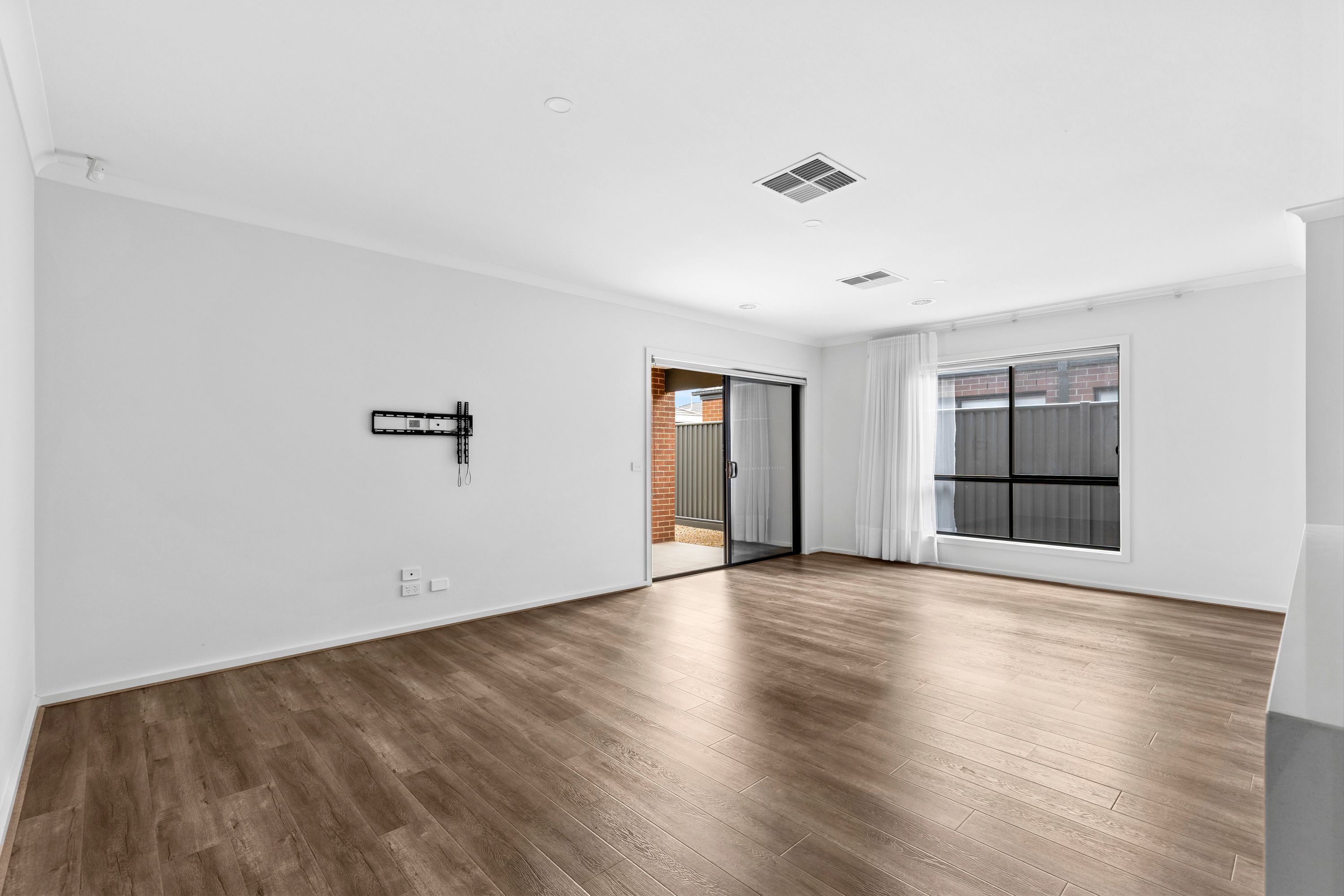 24 Spotted Gum Drive — photo 4 of 13