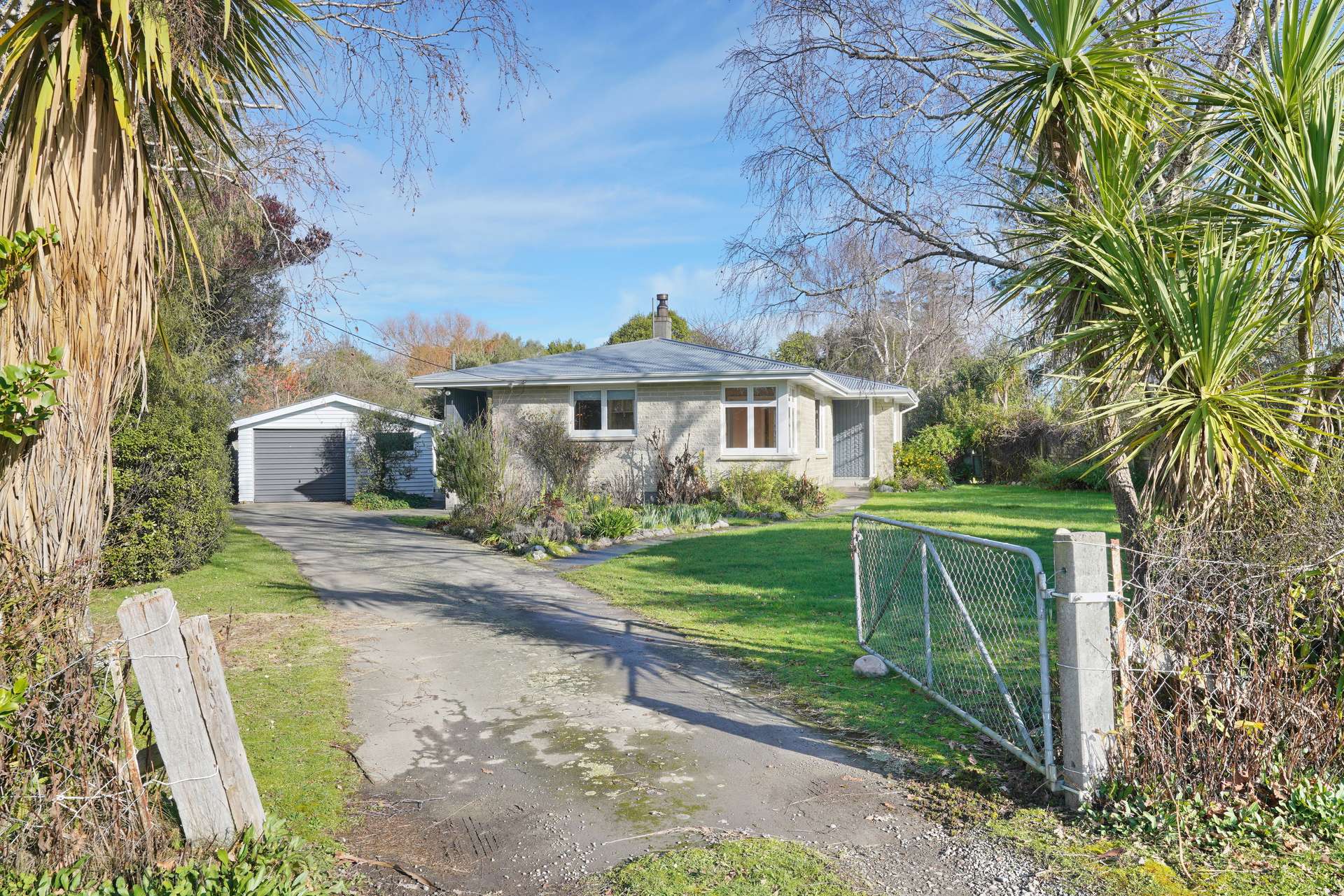 813 Loburn Whiterock Road photo 1