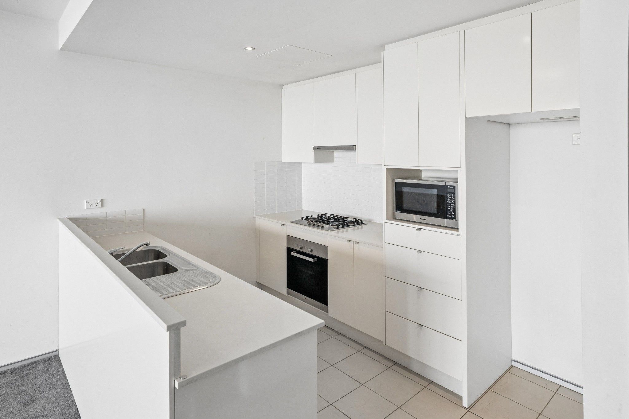 G303/10-16 Marquet Street — photo 10 of 24