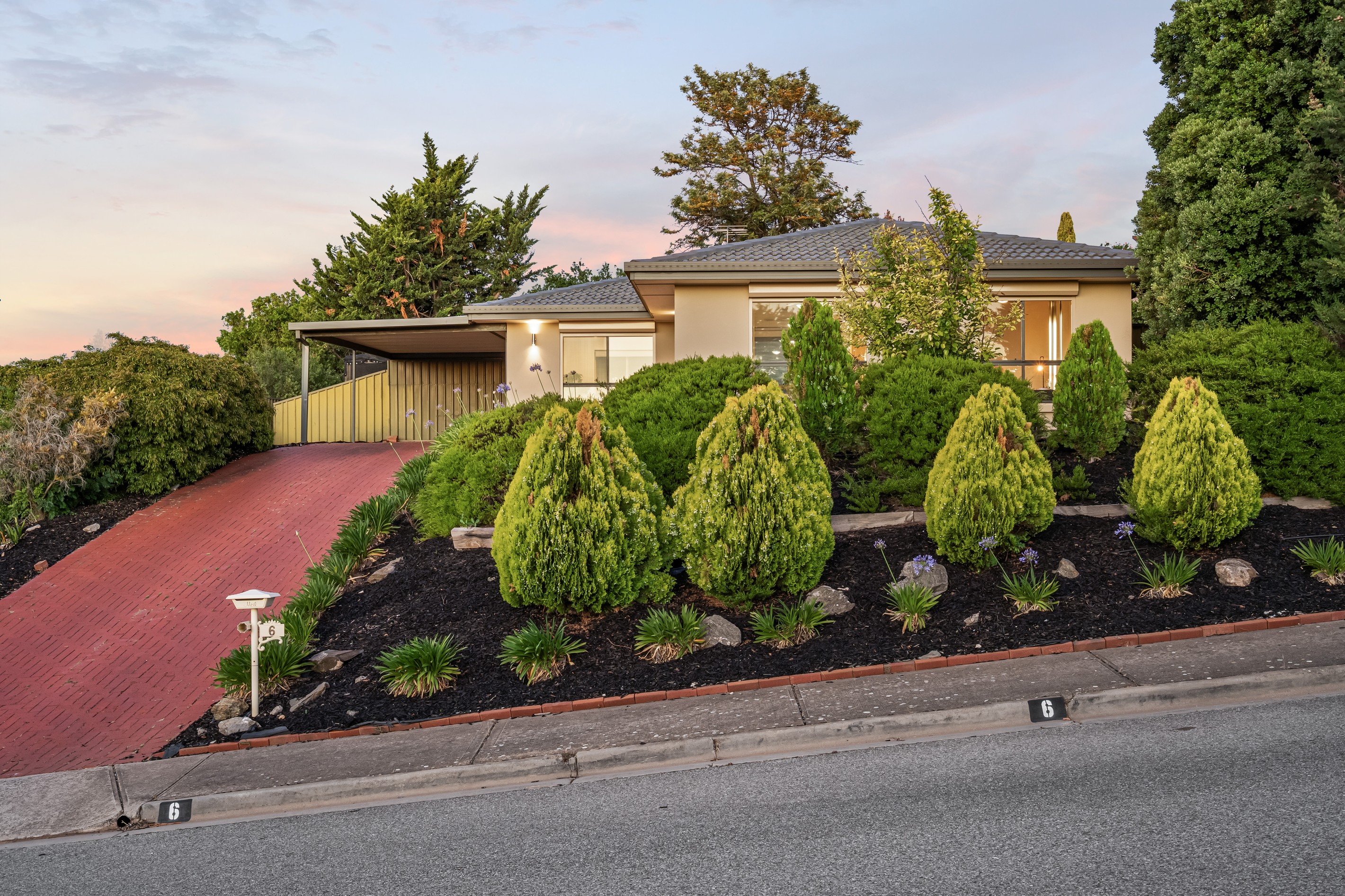 6 Elmeade Drive, Hallett Cove, SA 5158