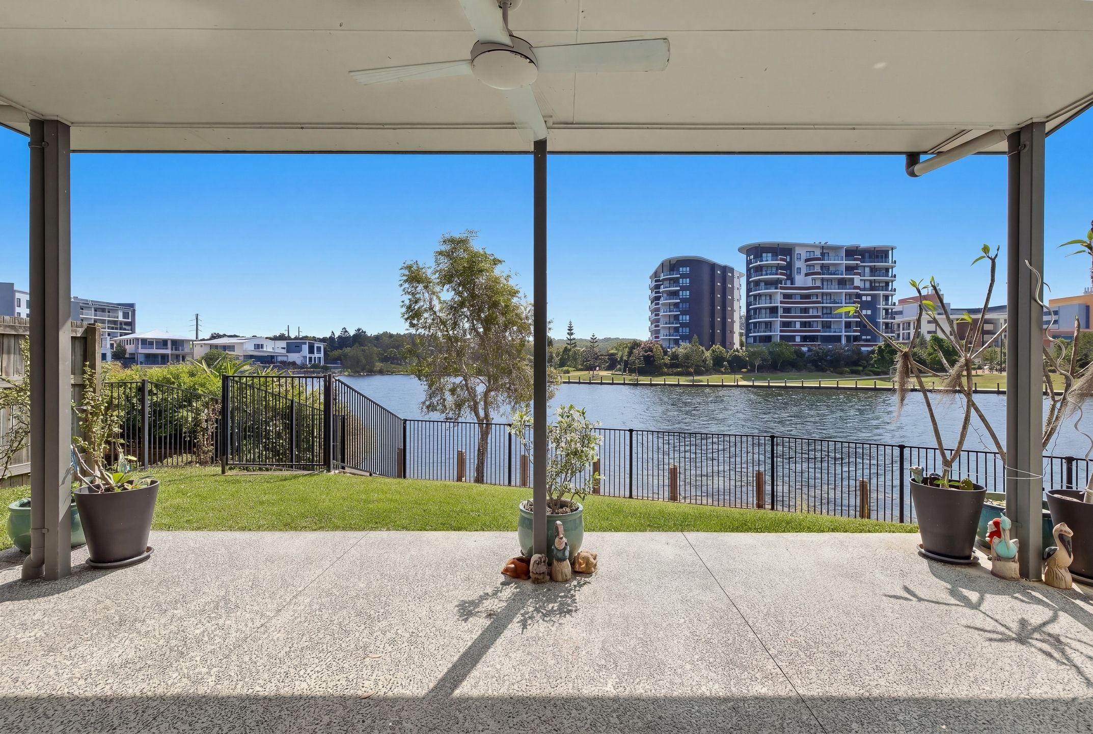 24 Prime Parade — photo 12 of 22