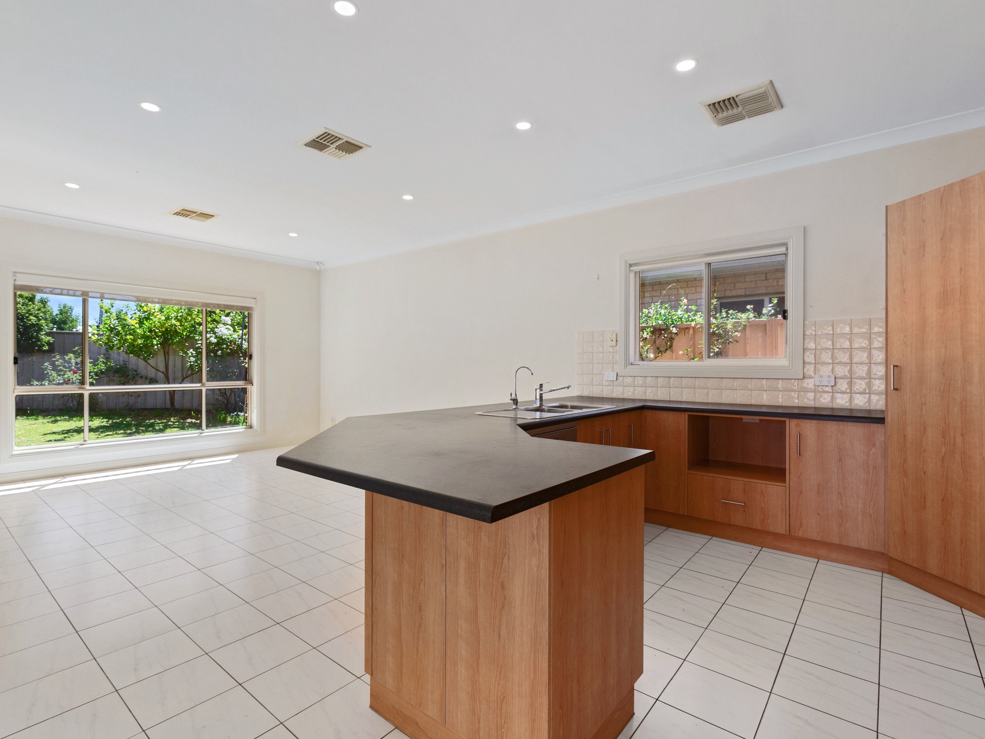 10 Leander Crescent, Greenacres, SA 5086