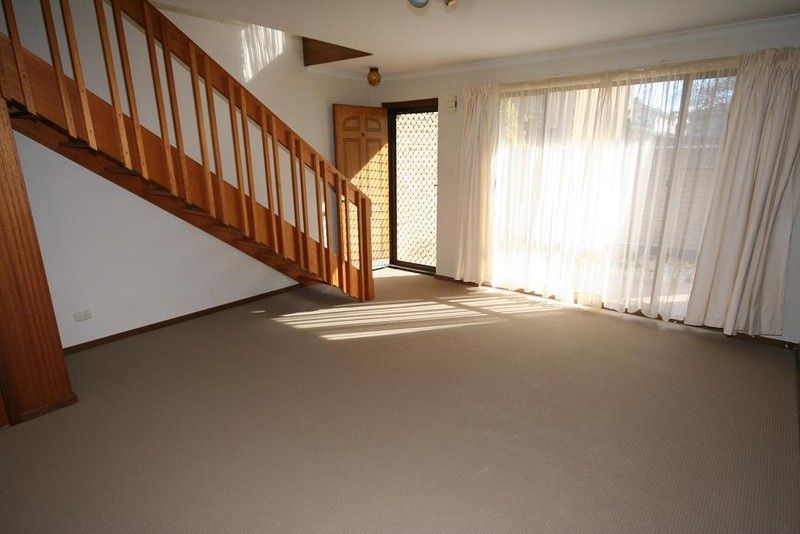 8/20 Donald Road, Queanbeyan, NSW 2620