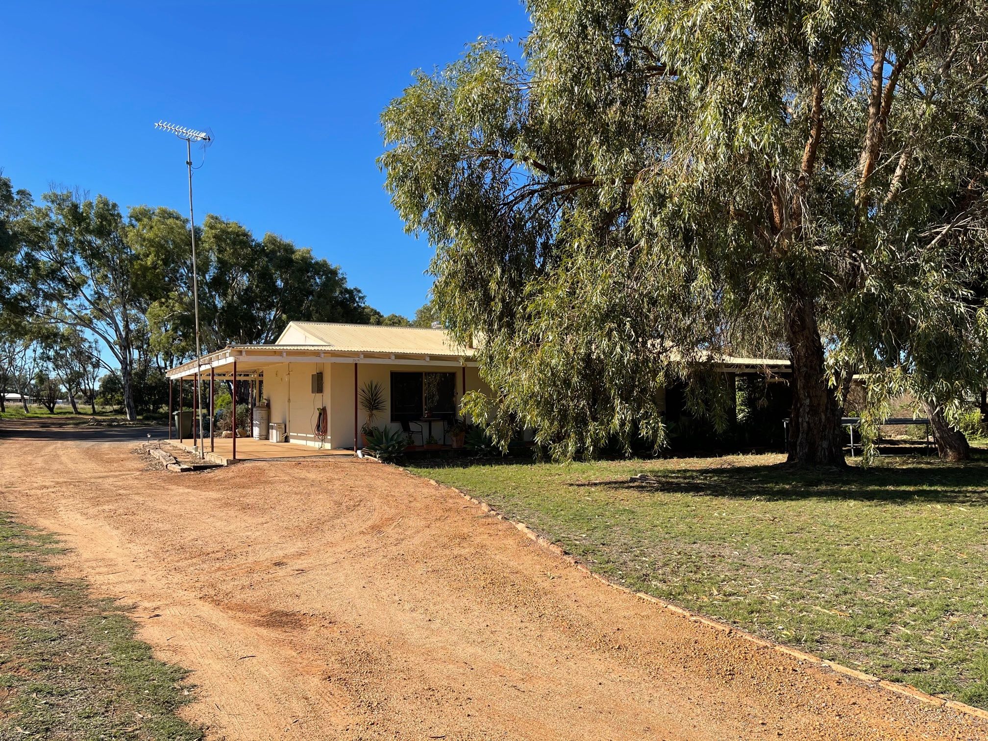 4 Watson Place, Dongara, WA 6525