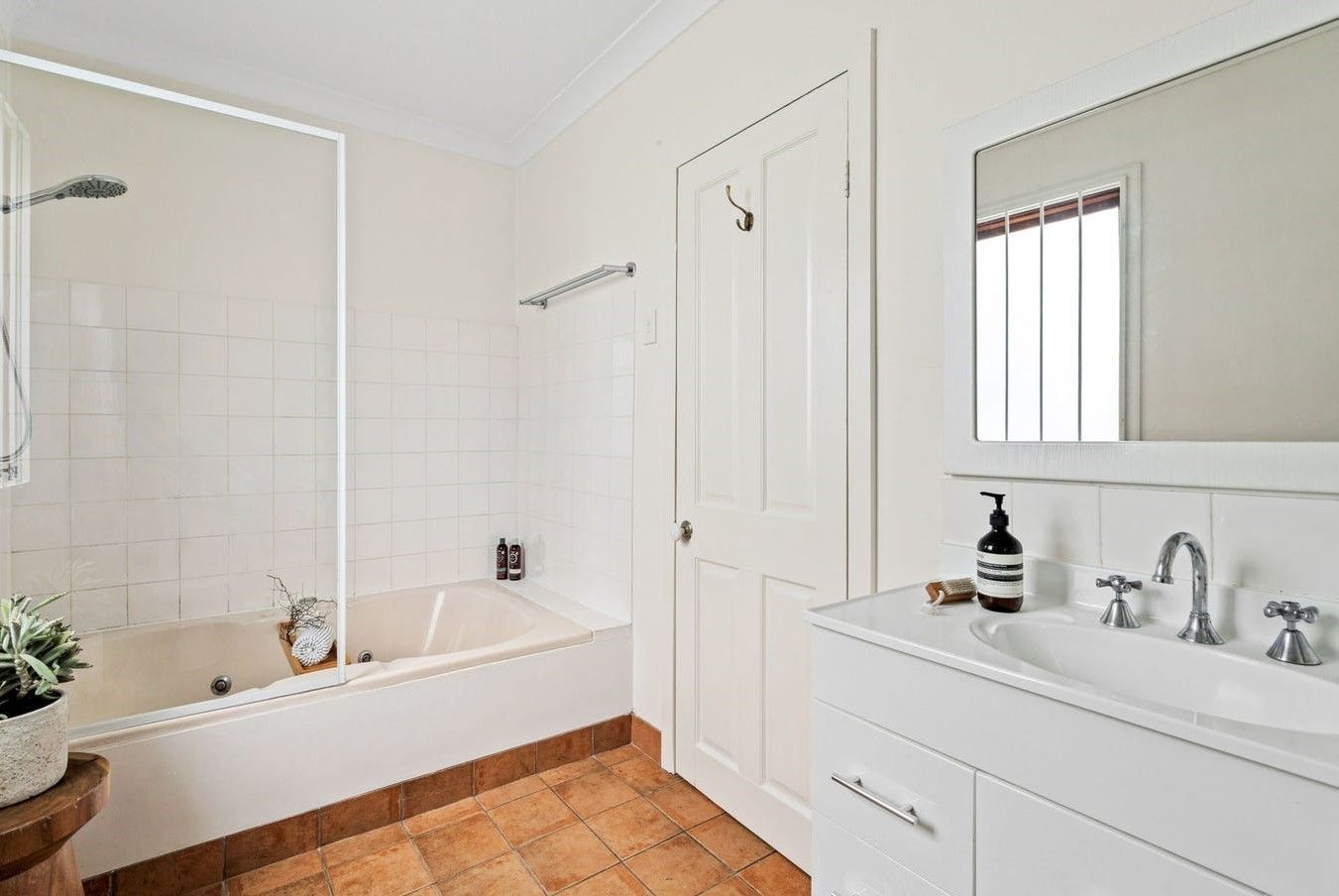 11 Hugh Street — photo 10 of 12