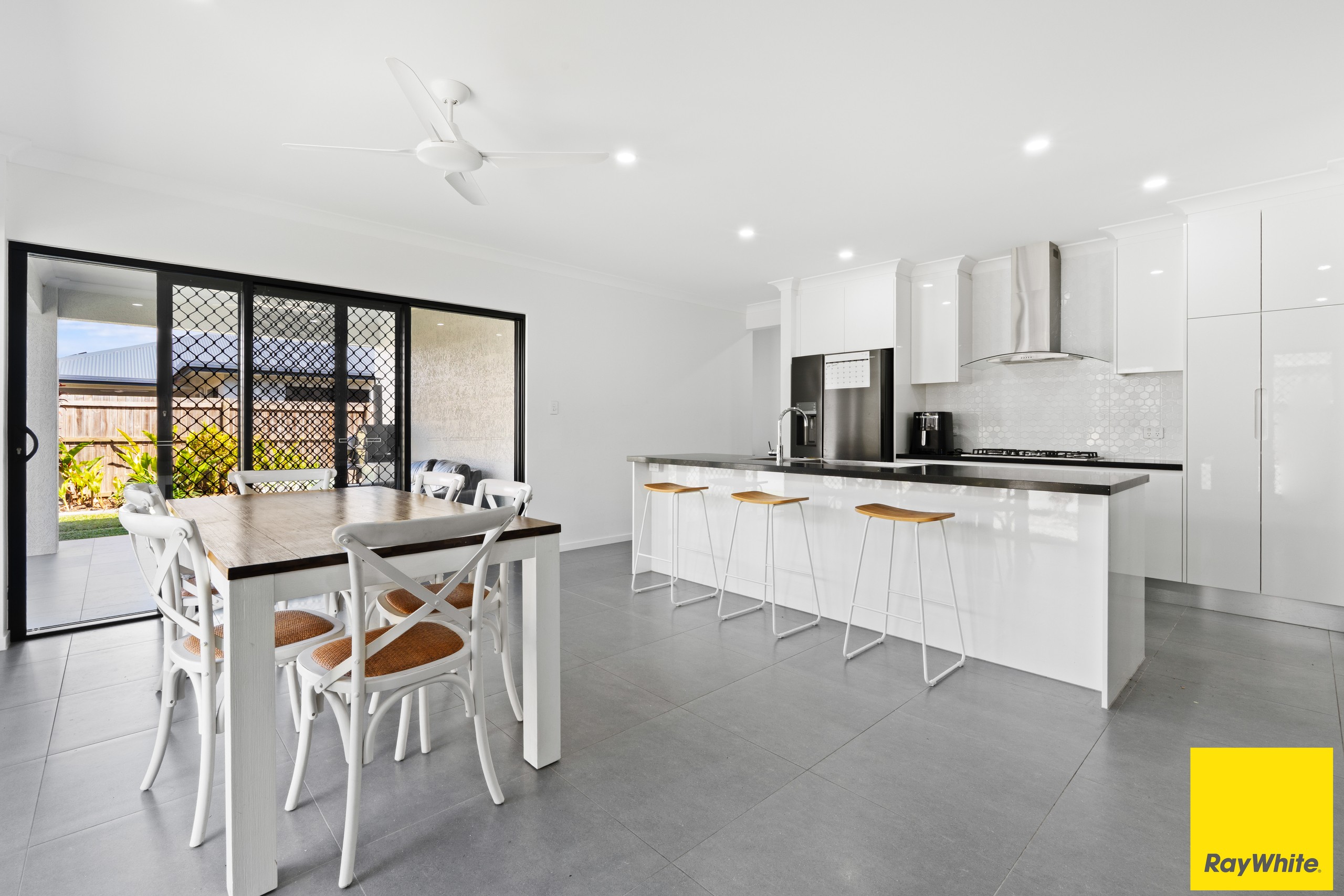 6 Lochern Elbow, Mount Peter, QLD 4869