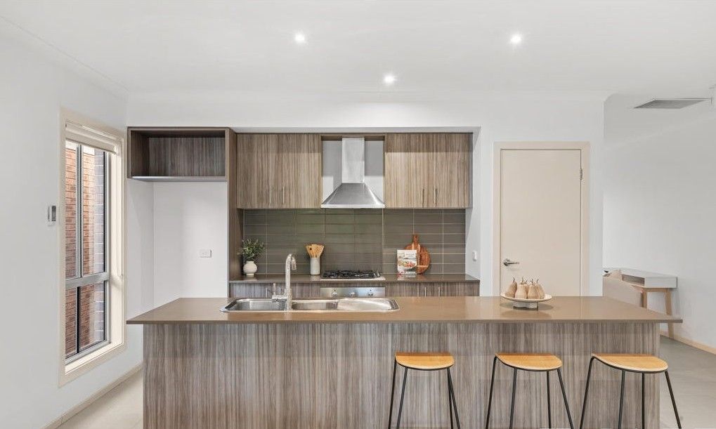 62 Brownlow Drive — photo 4 of 13
