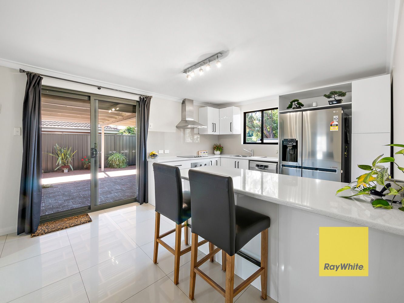 15 Helena Crescent, Thornlie WA 6108