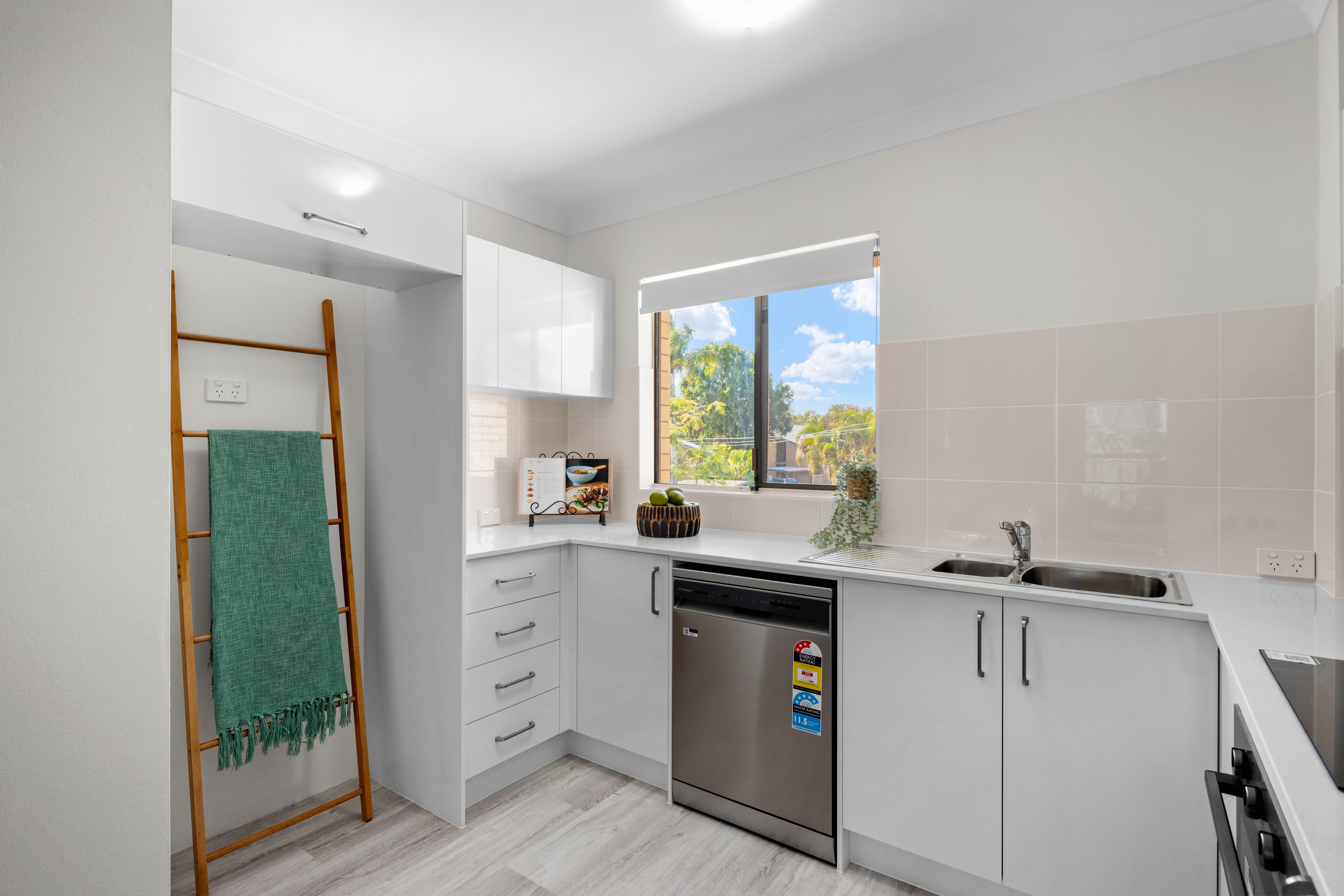 60/20-24 Barbet Place — photo 8 of 18