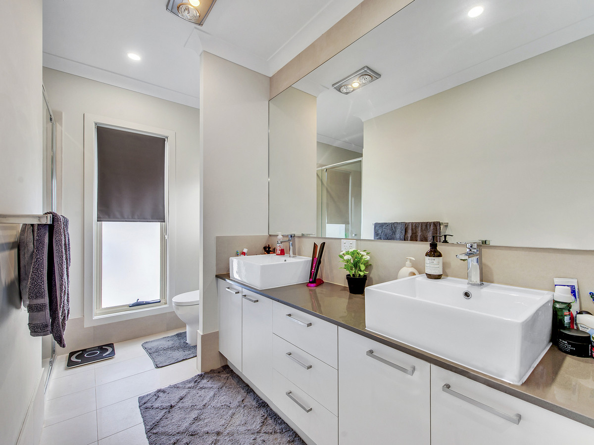 12 Koona Place, Hillcrest, QLD 4118