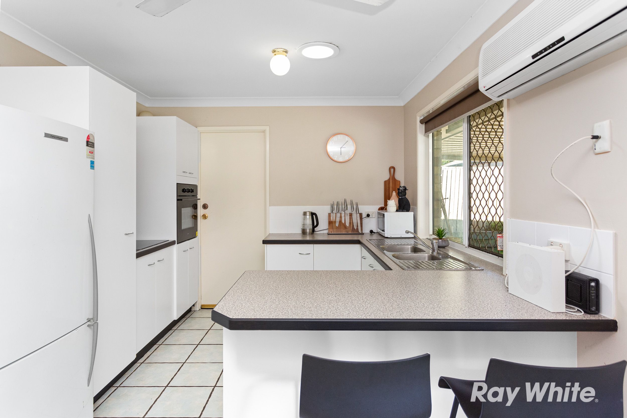 1 Riseborough Crescent, Crestmead, QLD 4132