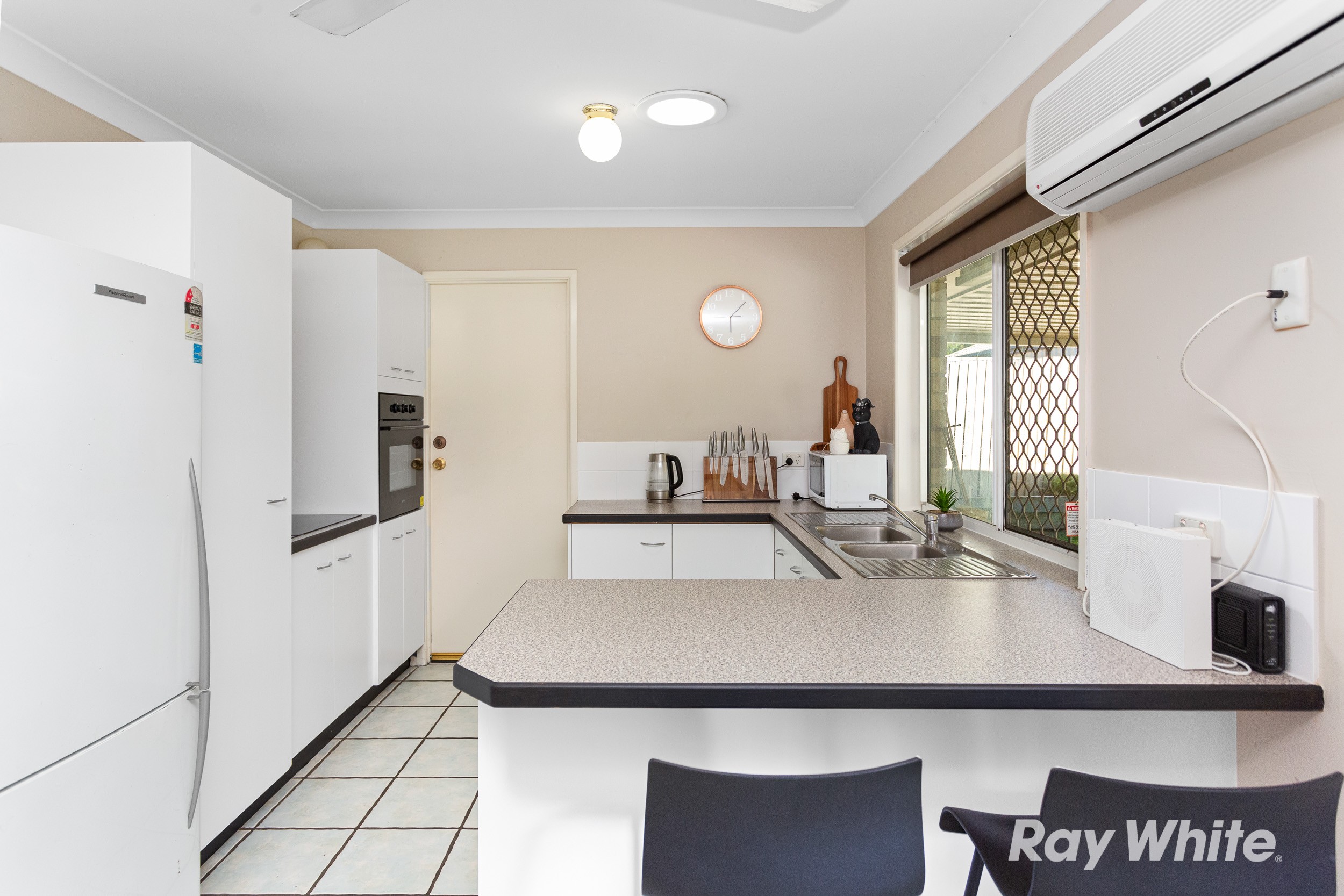 1 Riseborough Crescent, Crestmead, QLD 4132
