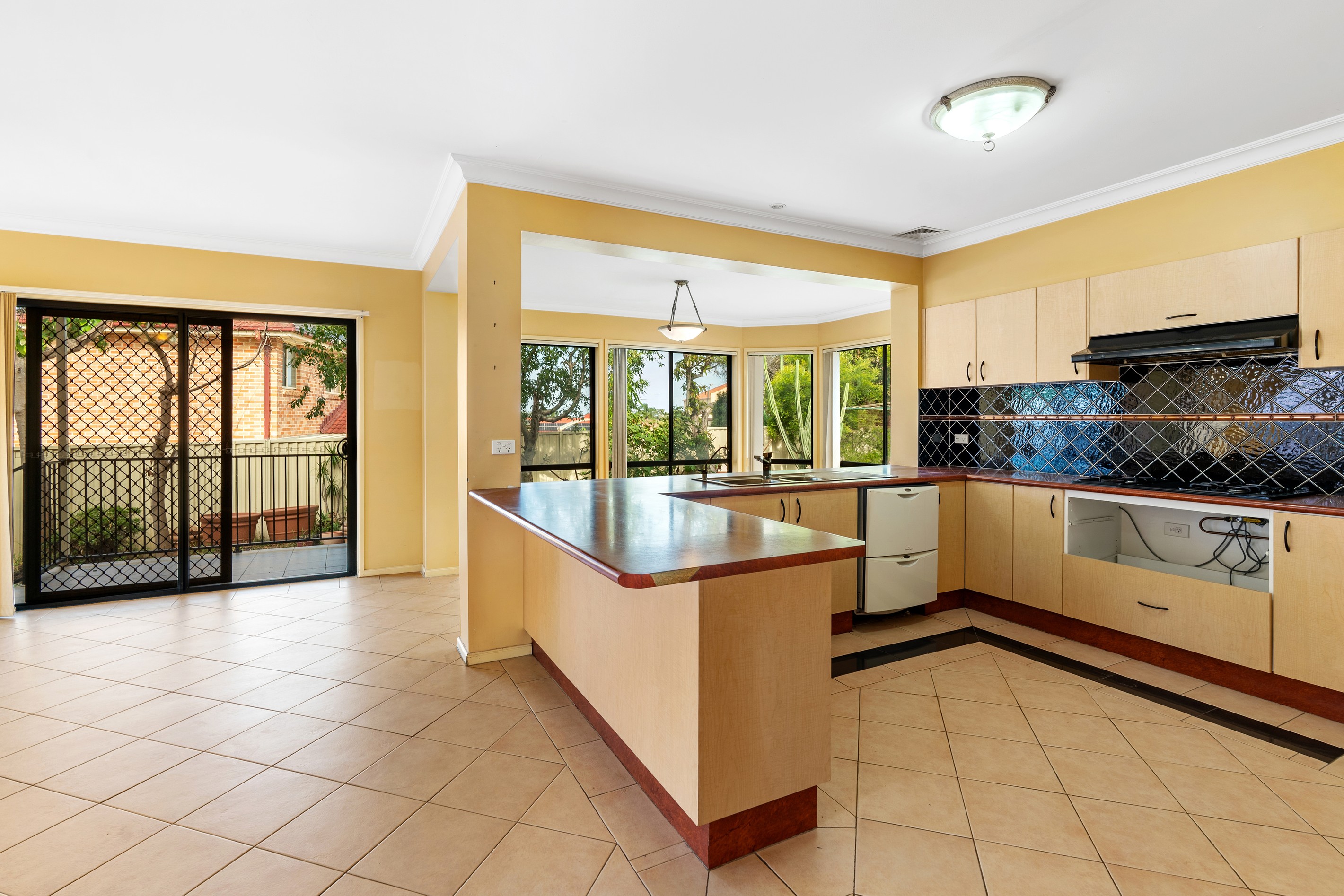 2 Saltbush Place, Bossley Park, NSW 2176