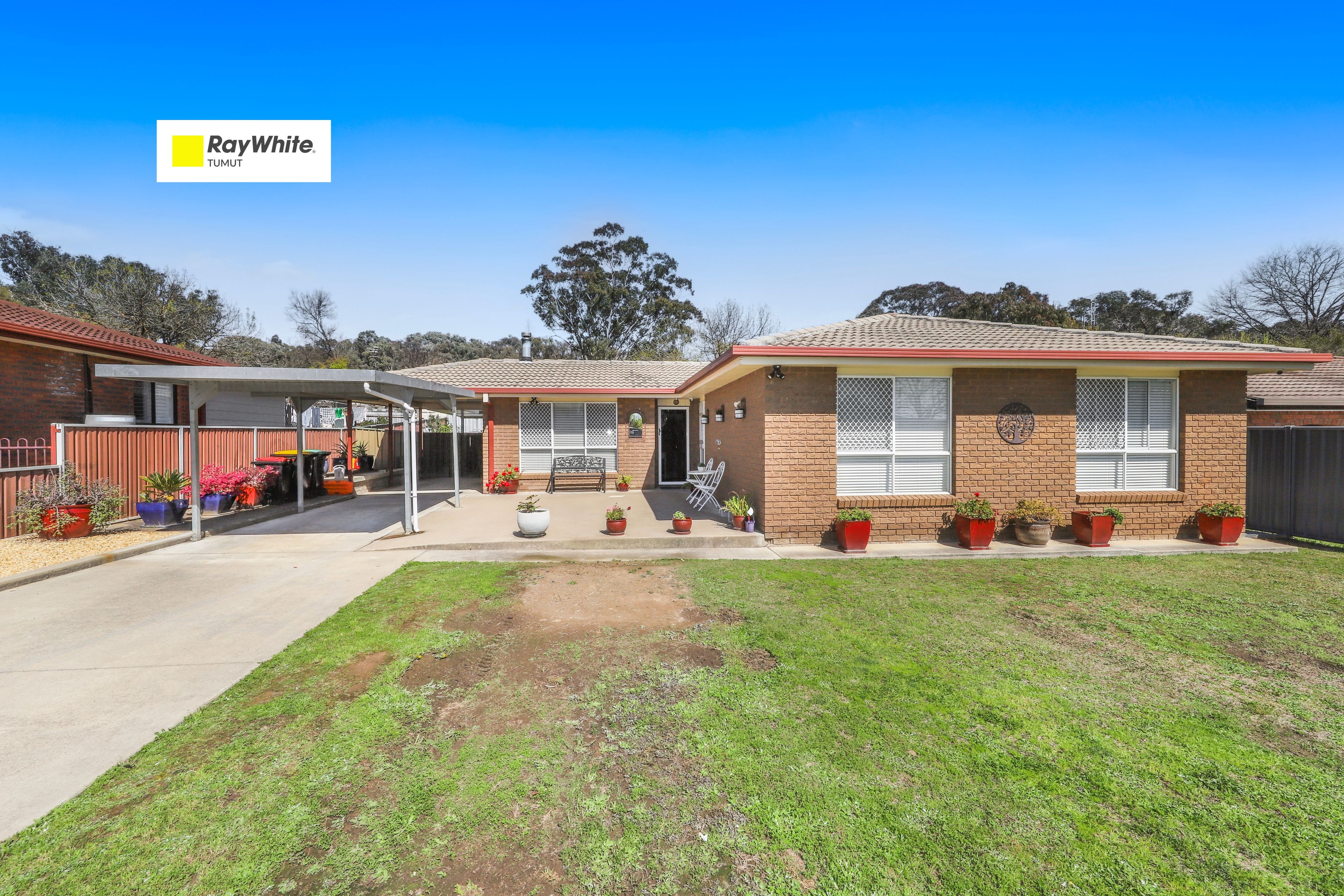 15 Wattle Crescent — photo from Ray White Tumut