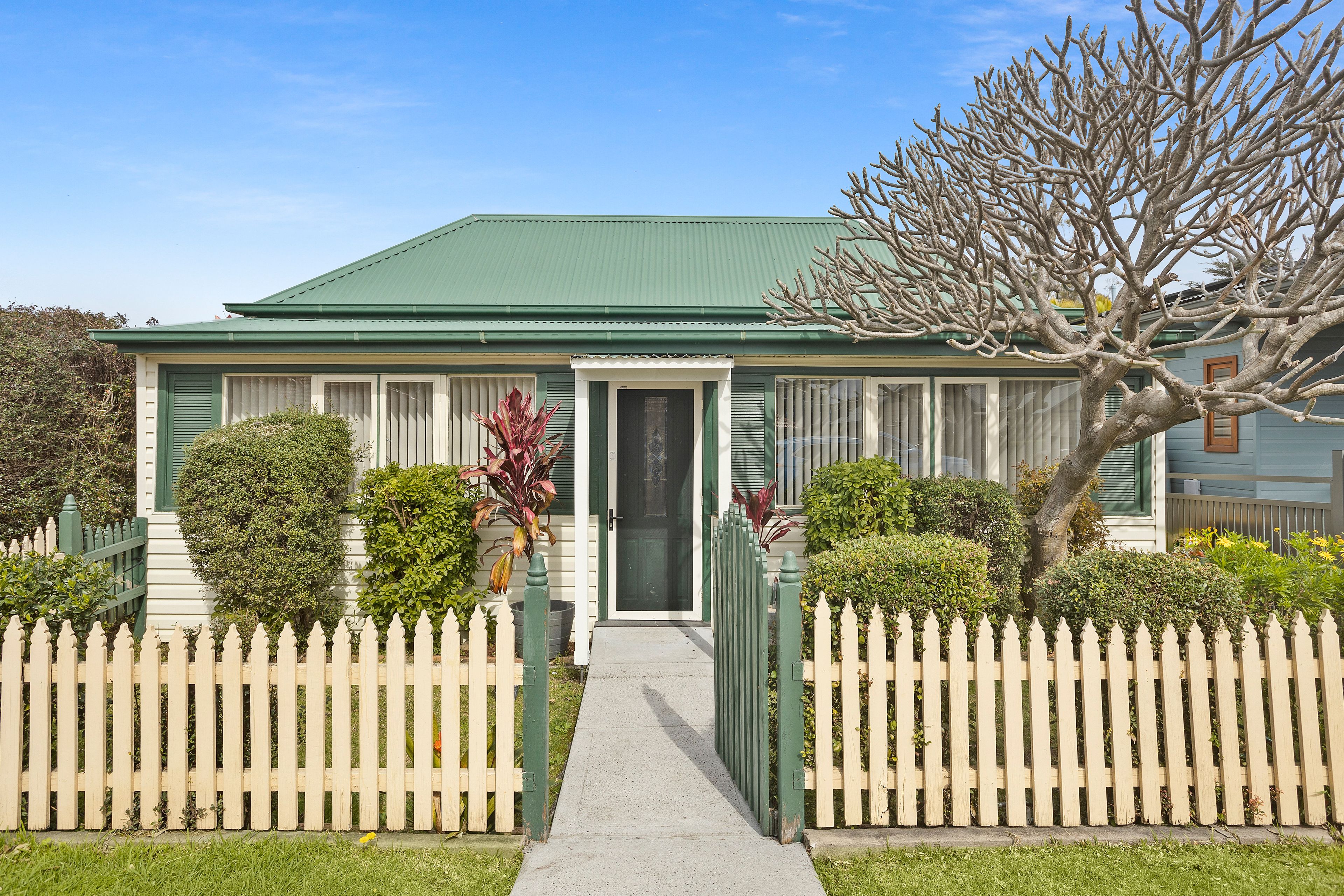 105 + 105A Mount Keira Road, West Wollongong, NSW 2500