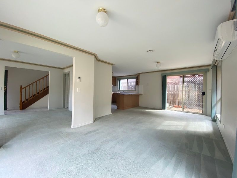 2/33 North Road, Newport, VIC 3015