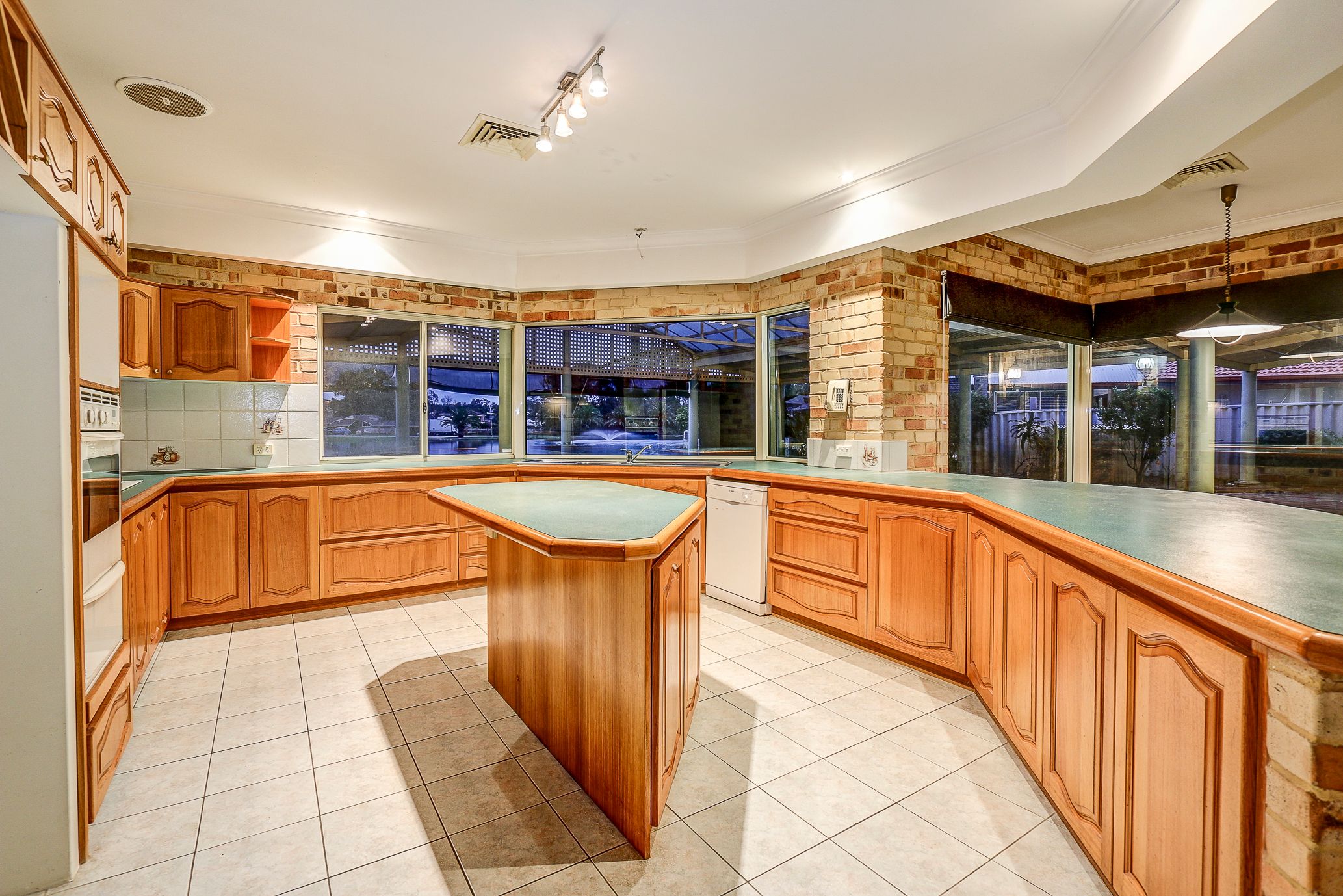 69 Lakeshore Close, Ballajura WA 6066