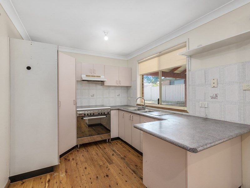 4 Stephenson Place, Currans Hill, NSW 2567