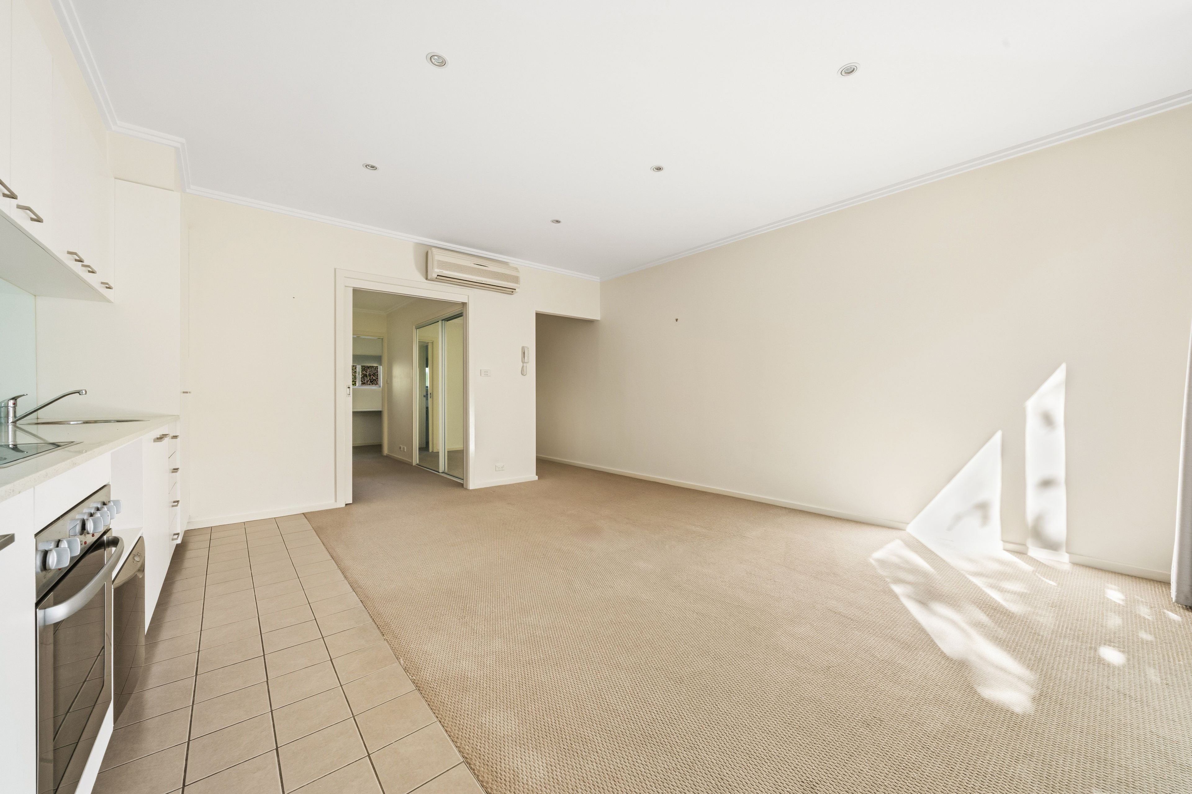 7/123 Lowanna Street — photo 7 of 14