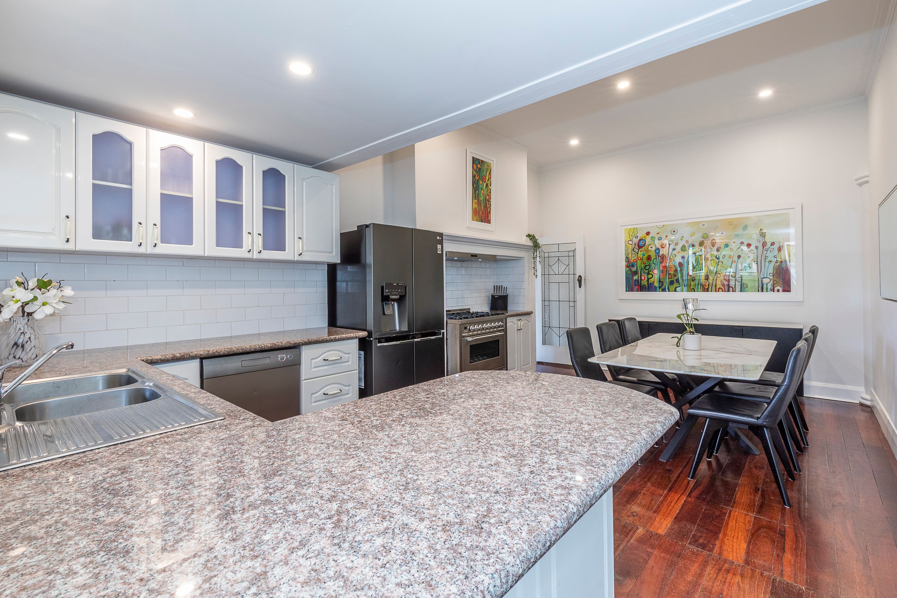 17 Thongsbridge Street — photo 20 of 30