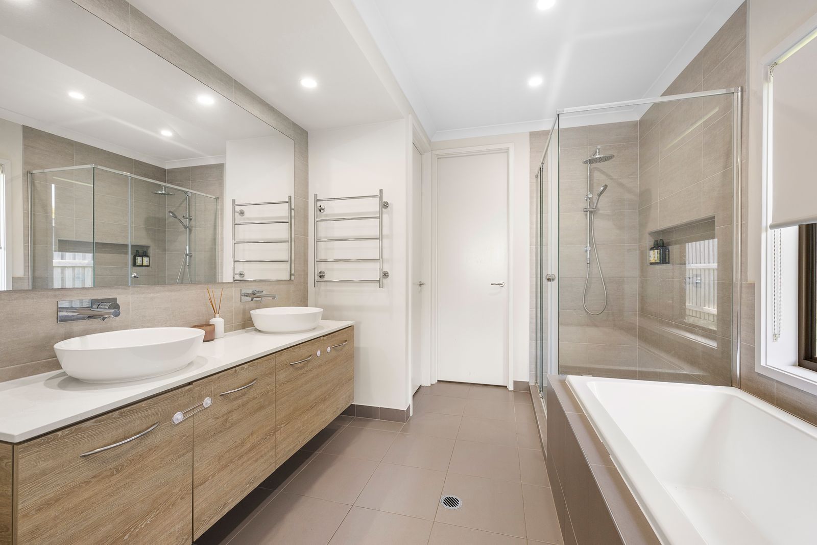 33 Ellabay Crescent — photo 10 of 18