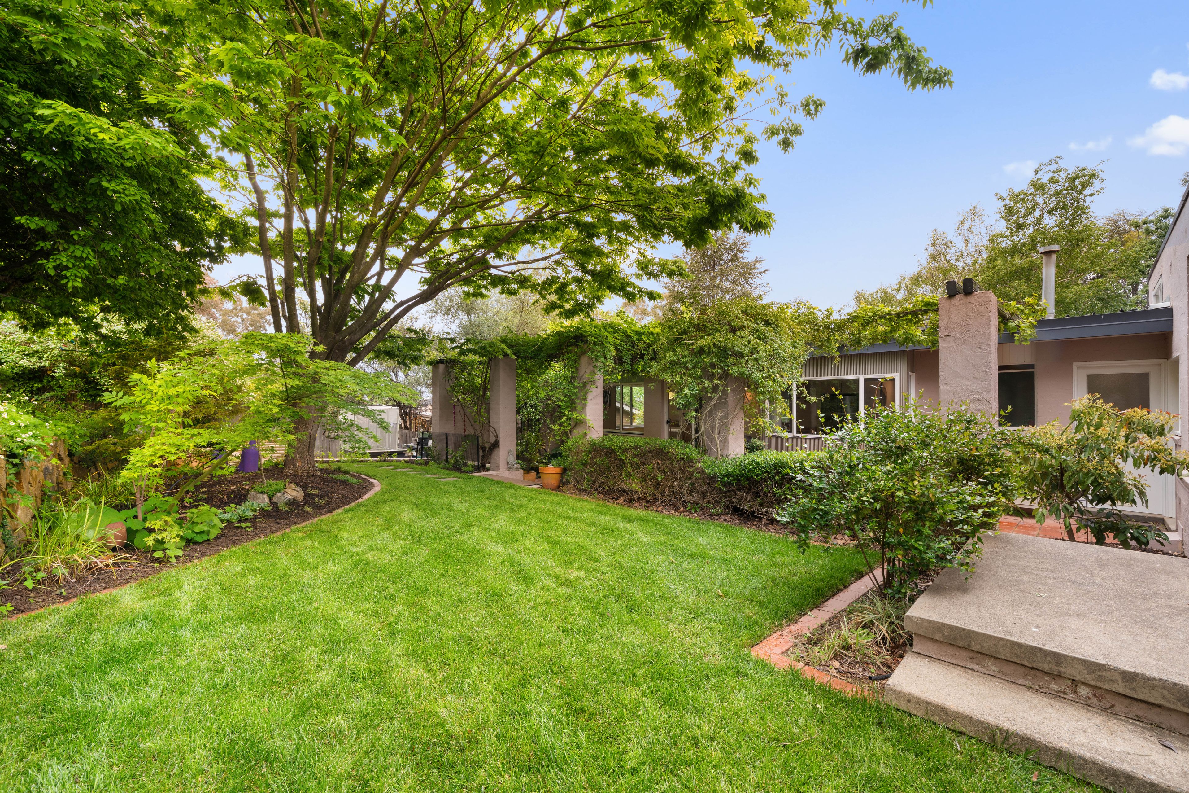 10 Booth Crescent , Cook ACT 2614