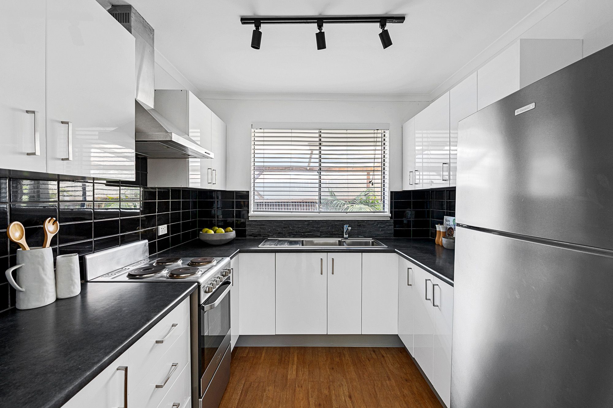 5/7 Haig Street — photo 3 of 26