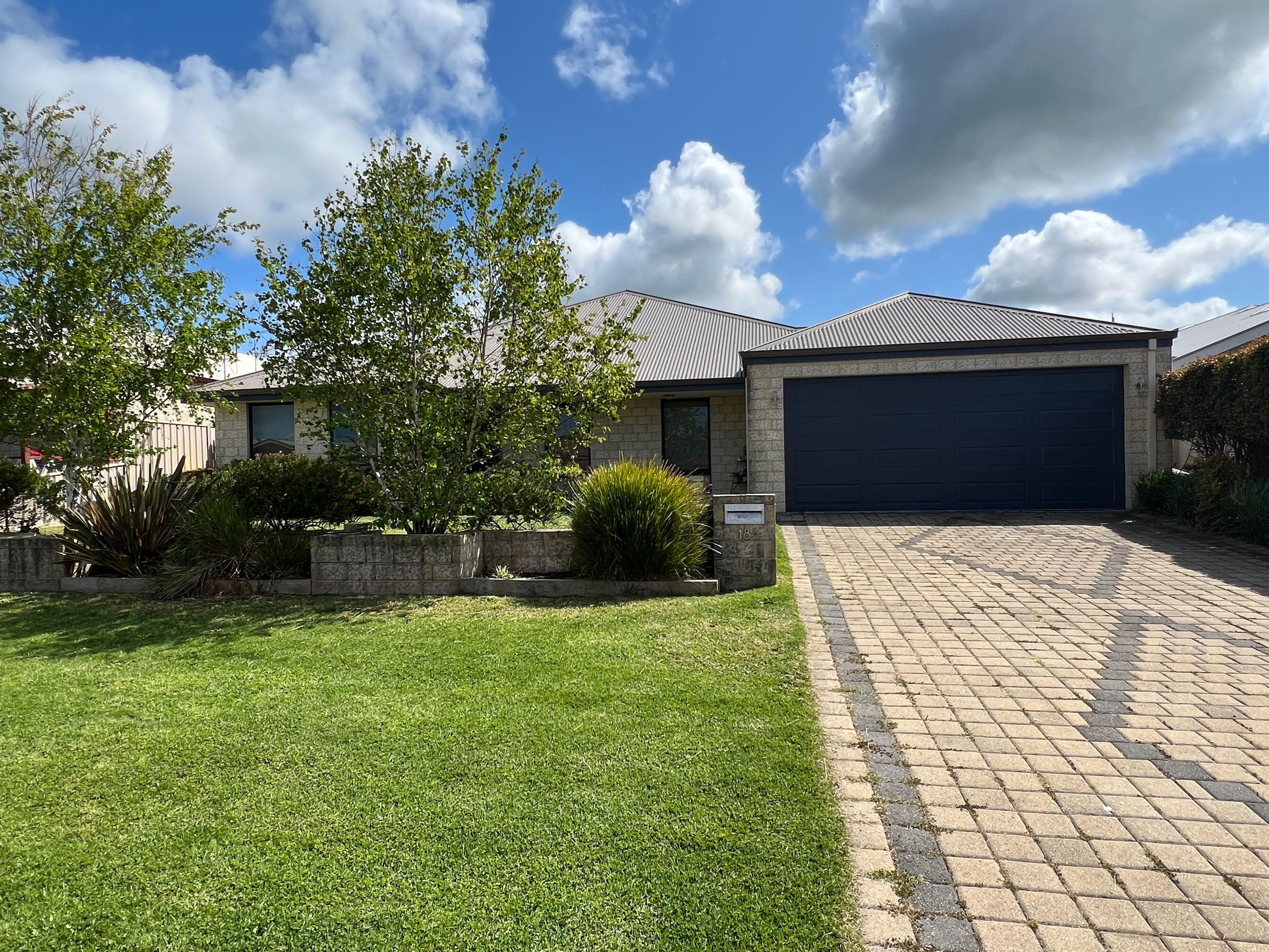 18 Vernon Lane, McKail WA 6330