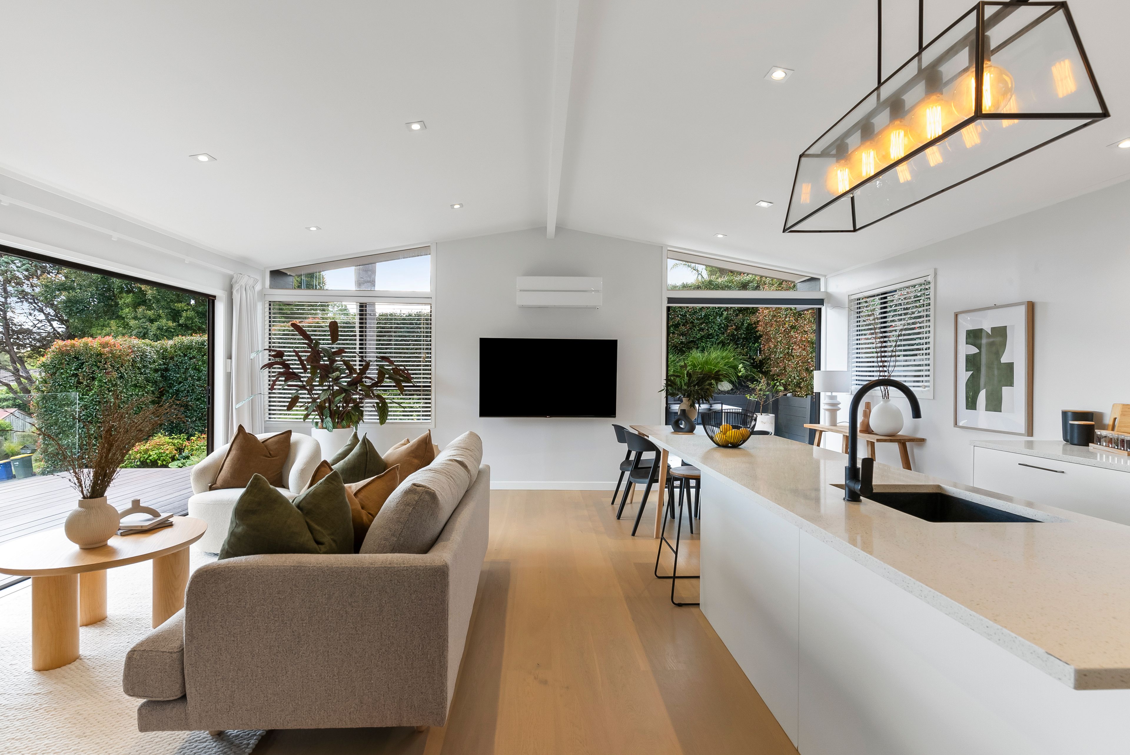 6 Sispara Place, Beach Haven, North Shore City 0626 House for Sale