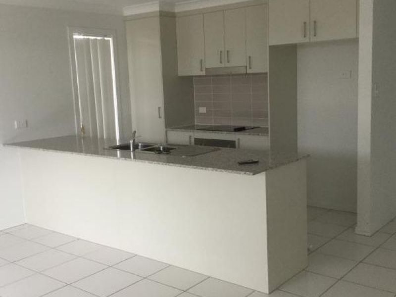 16 Keelson Crescent, Hope Island, QLD 4212