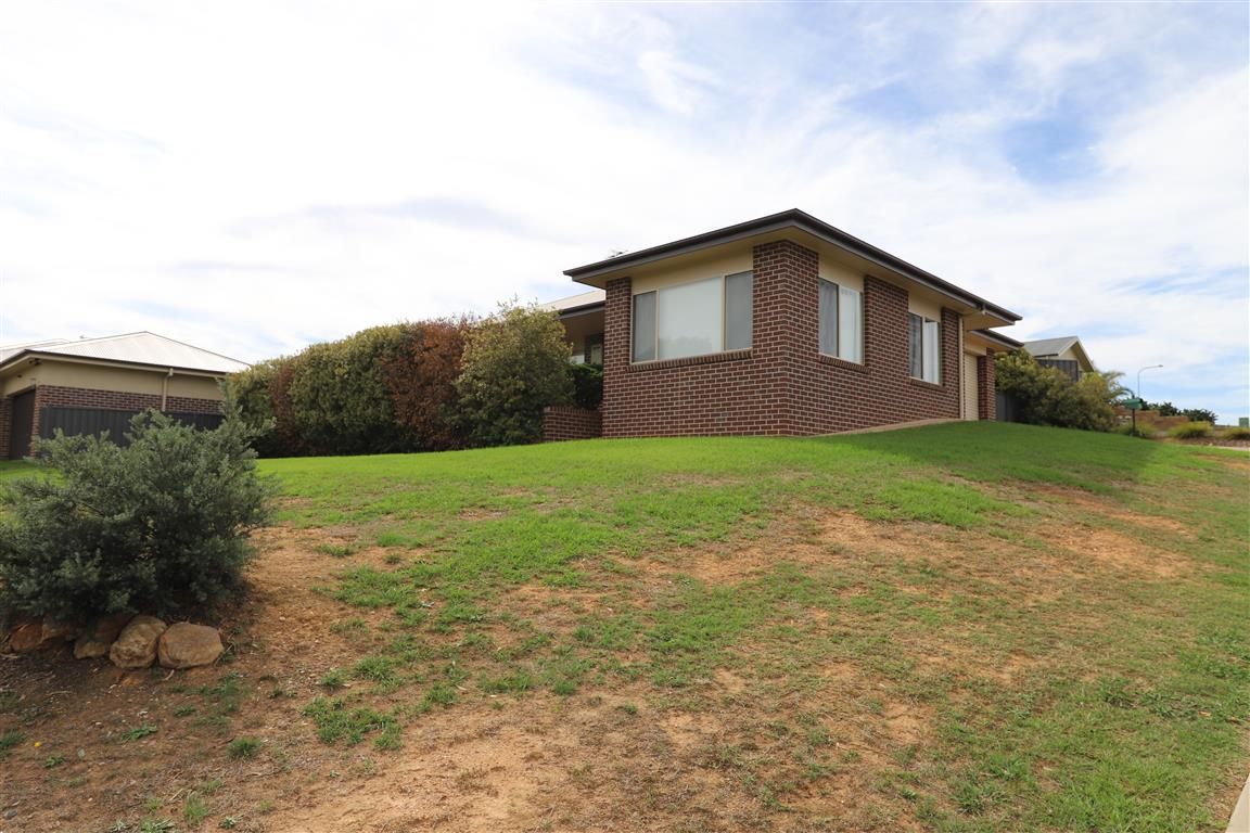 1/1 Lockeridge Drive, Tumut, NSW 2720