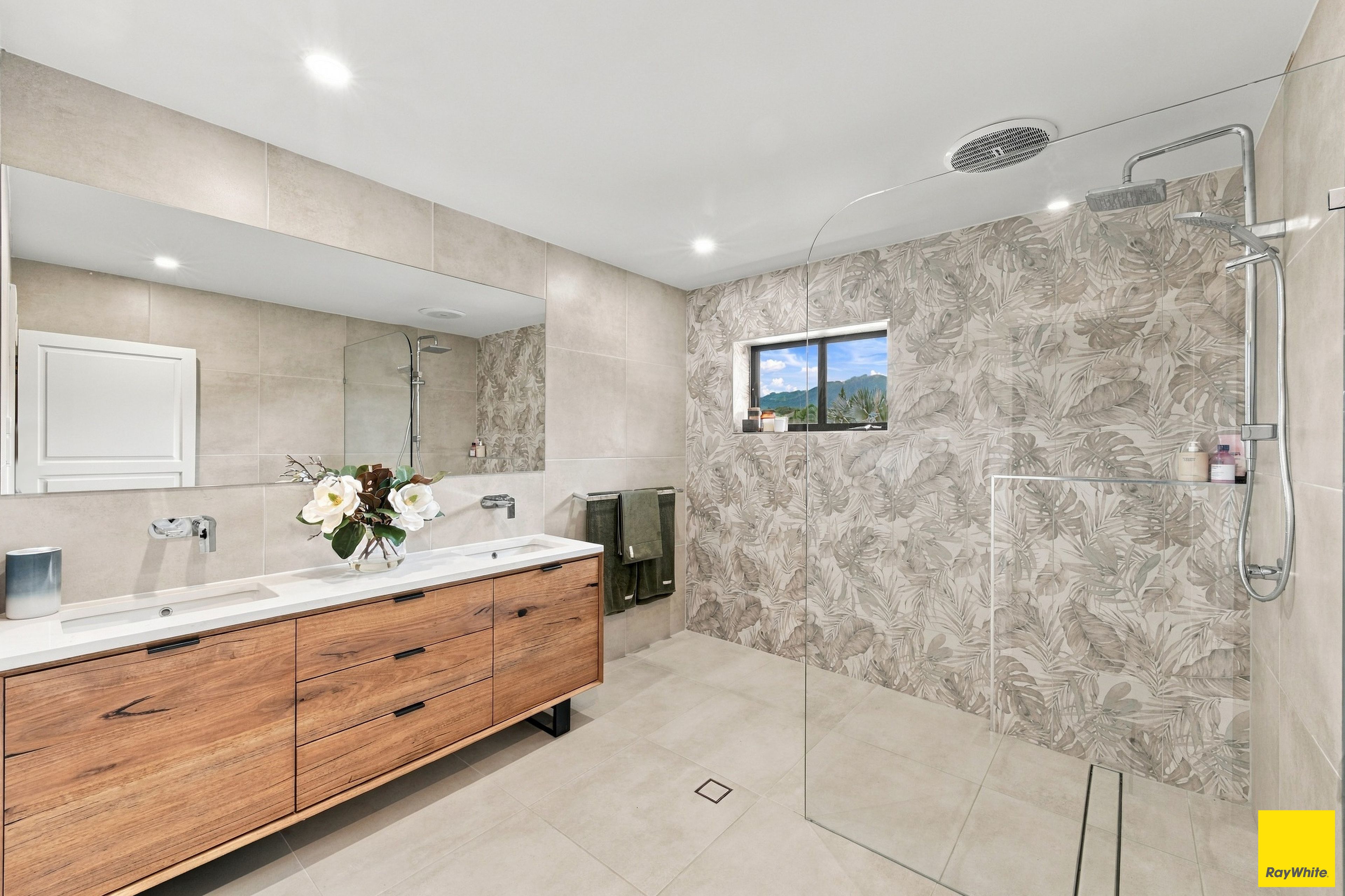 35 Hutchinson Street — photo 23 of 30