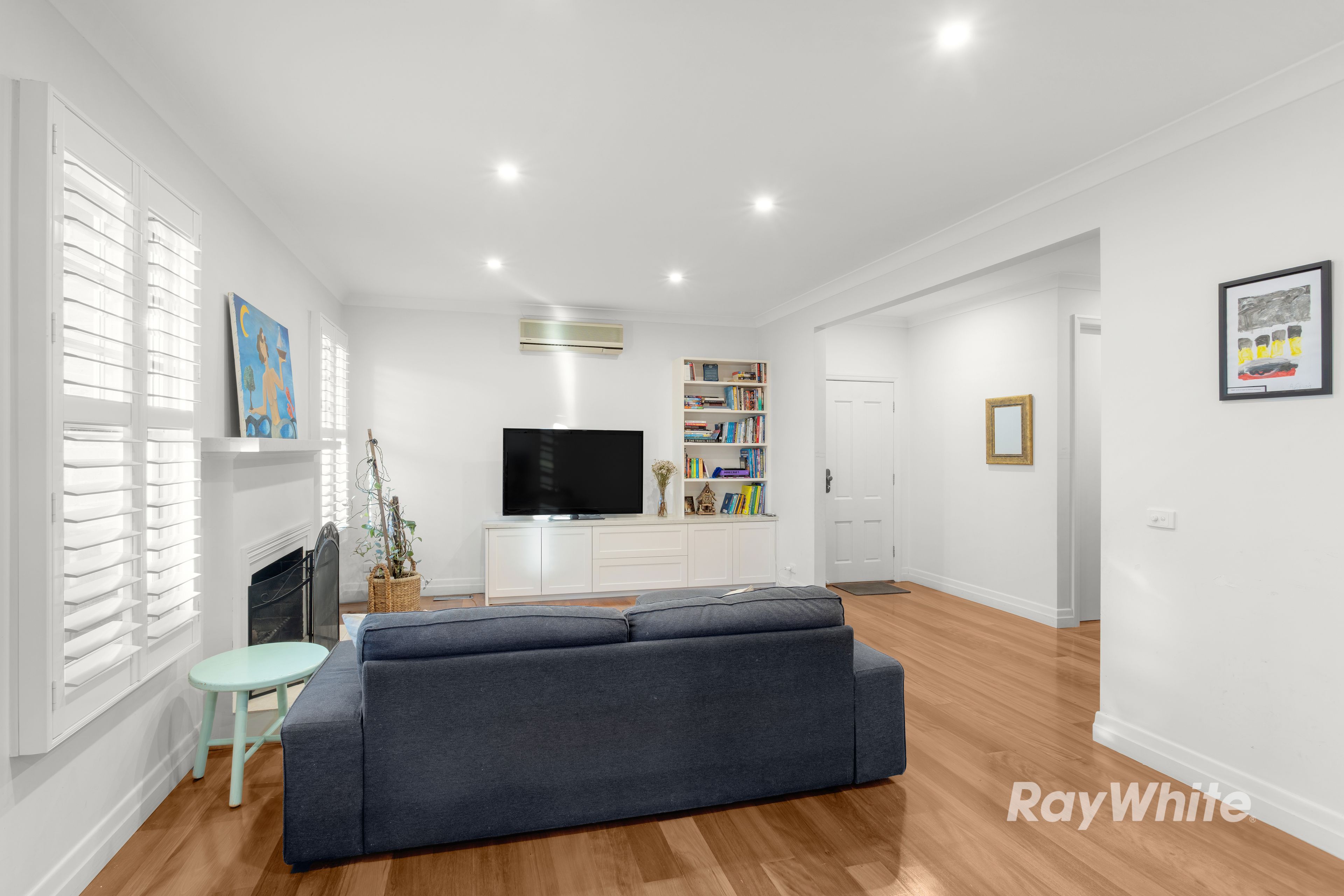 2/40 Burke Road — photo 4 of 8