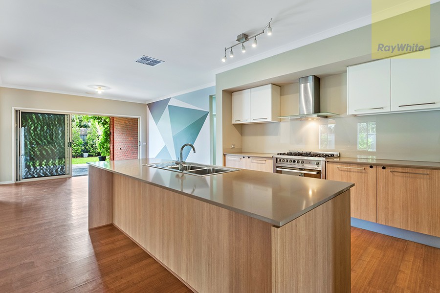 22 Cheltenham Close, Craigieburn, VIC 3064