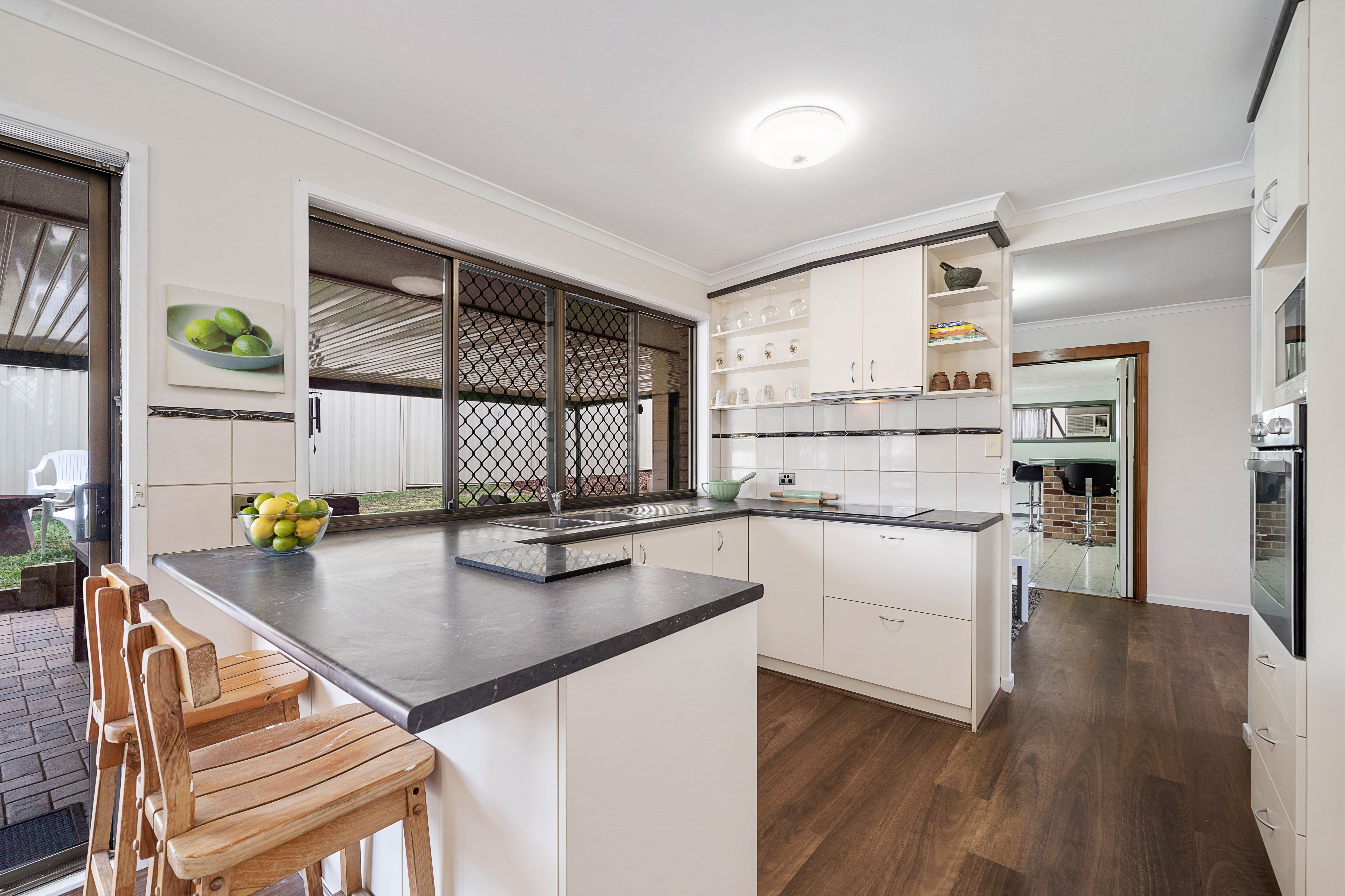 6 Cydonia Court, Regents Park, QLD 4118