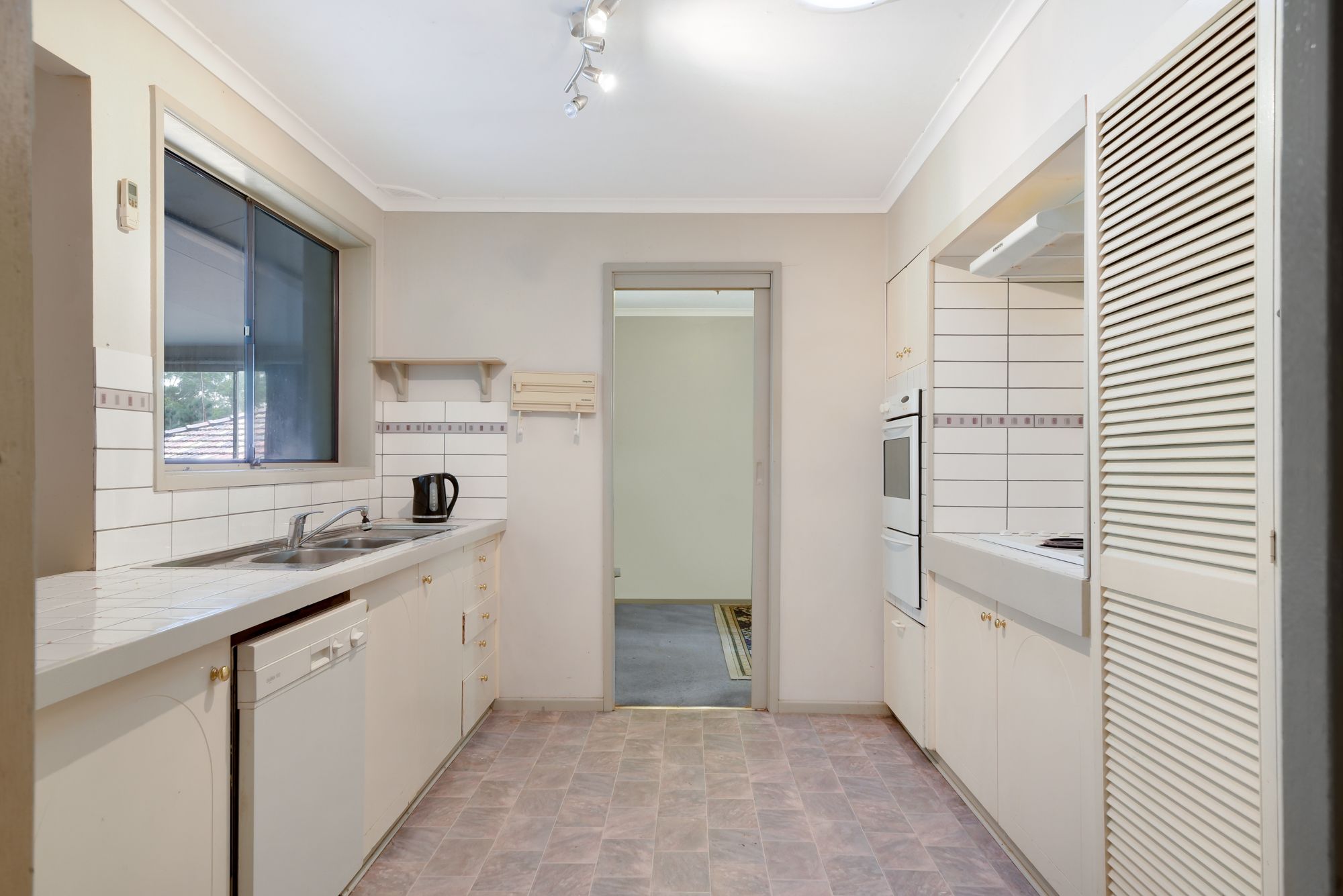6 Cedar Avenue, Bradbury, NSW 2560