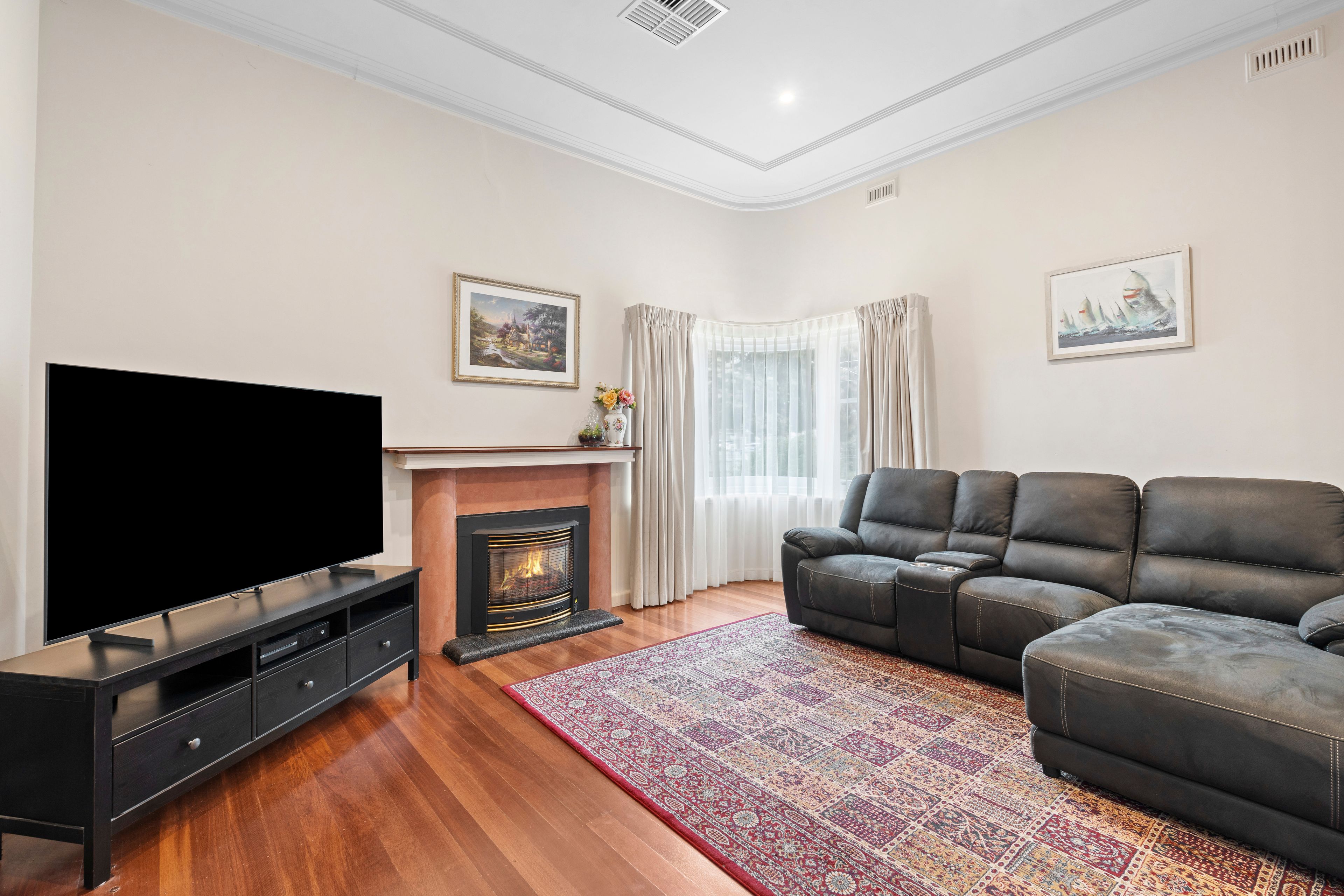 12 Winston Crescent — photo 3 of 26