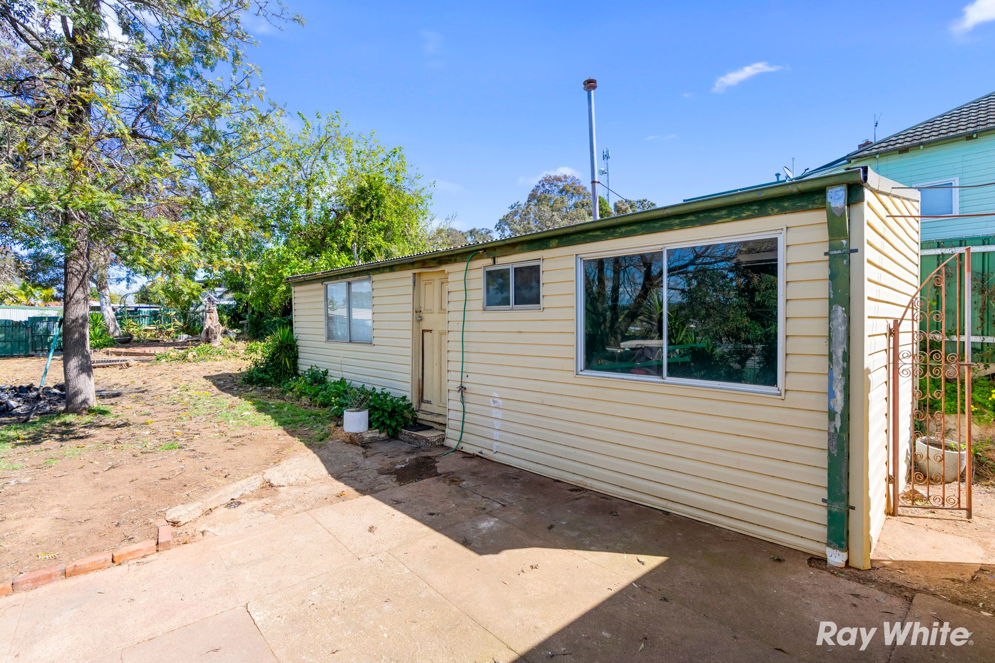 52 Kemp Street — photo 9 of 14