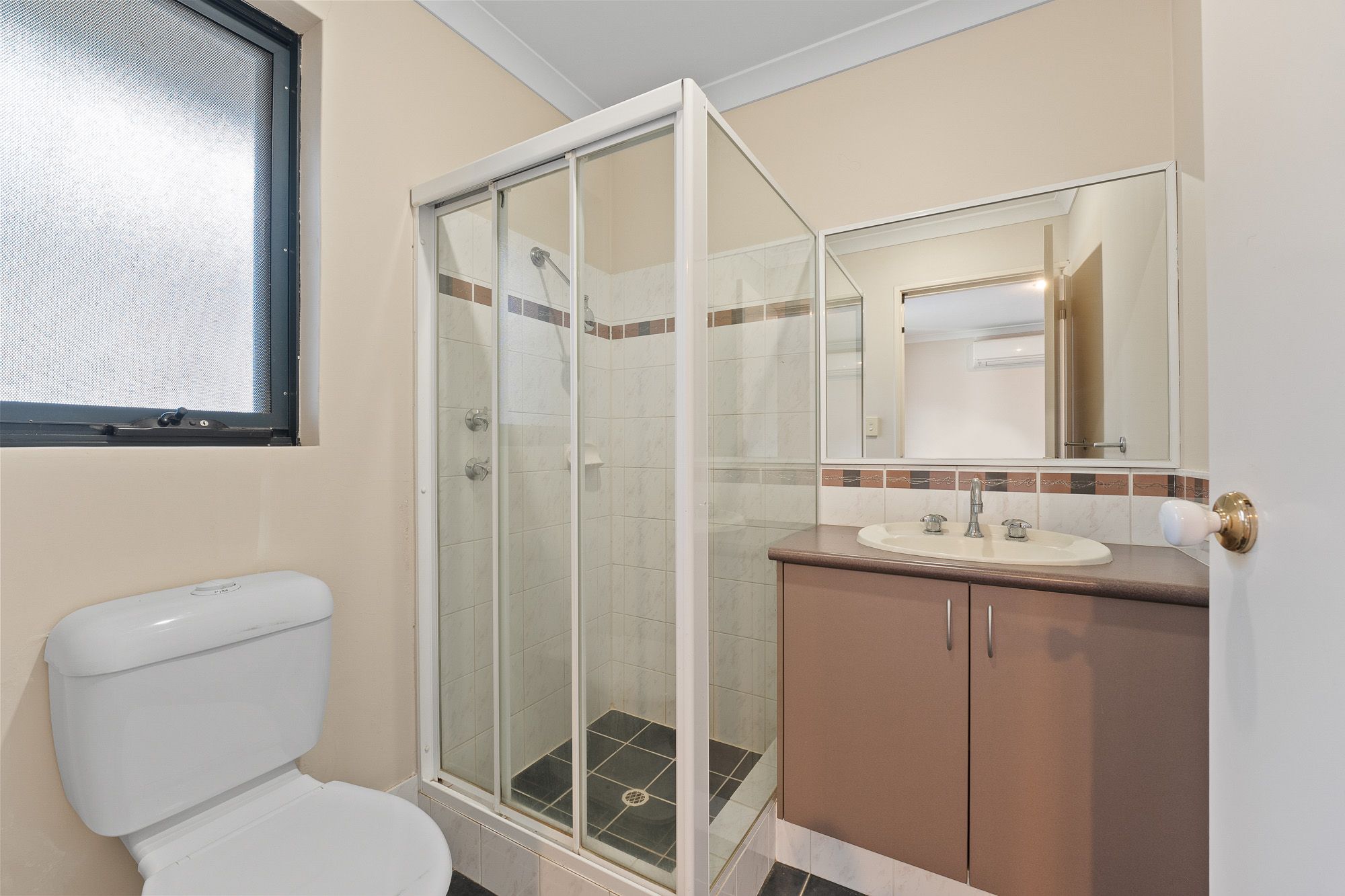 49 Tamworth Boulevard — photo 9 of 28