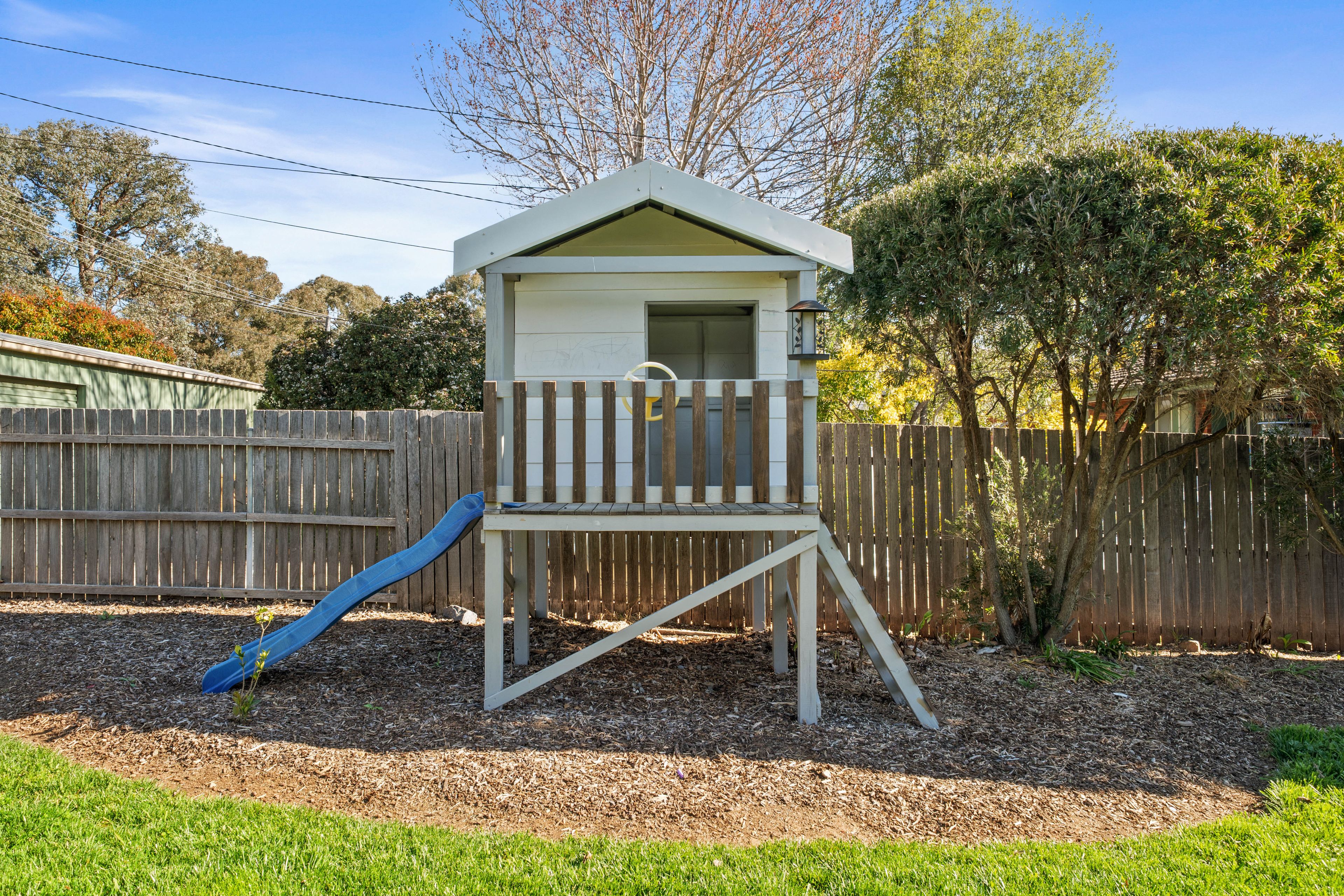 18 Stretton Crescent — photo 19 of 20