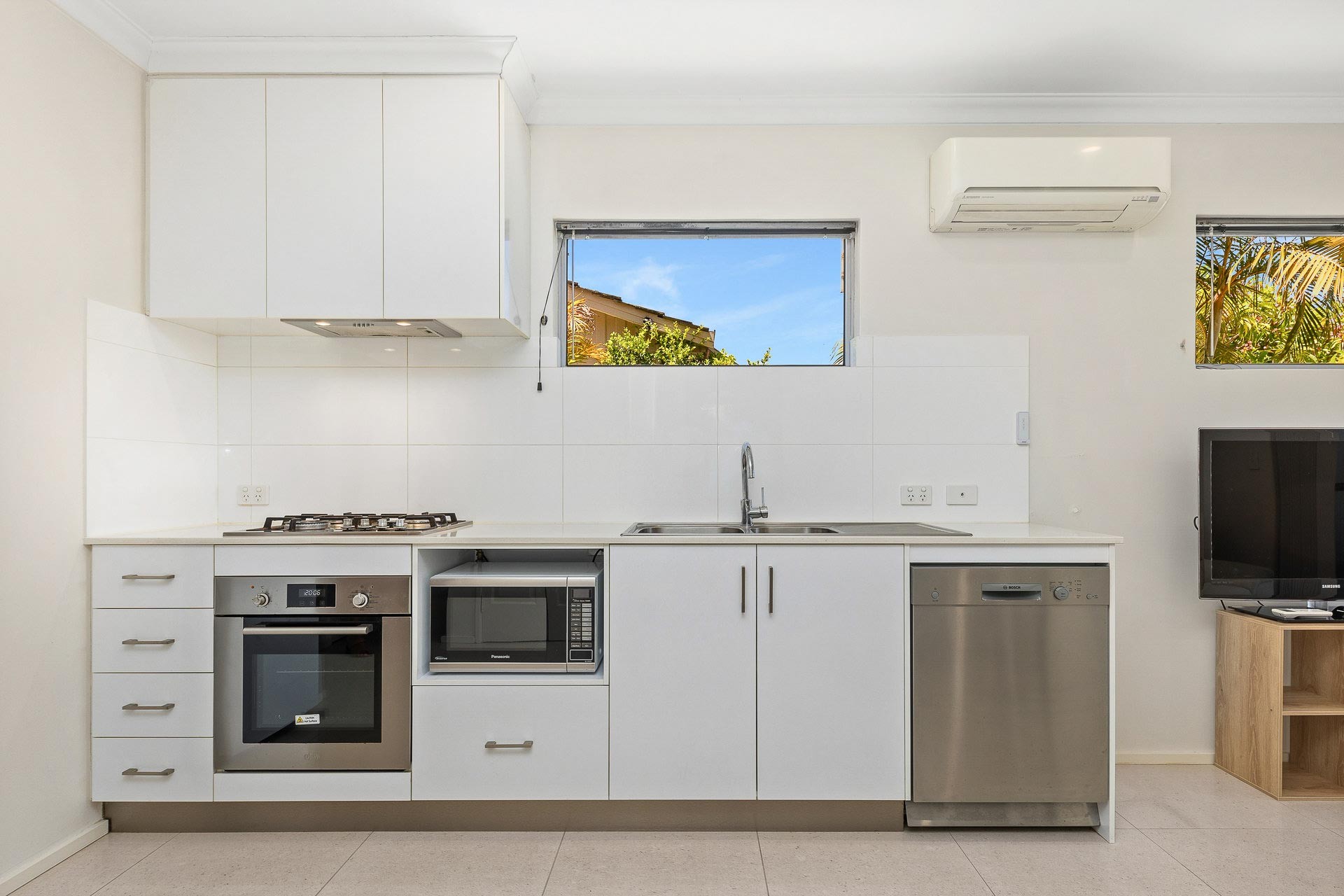 4/130 Sydenham Street, Kewdale, WA 6105