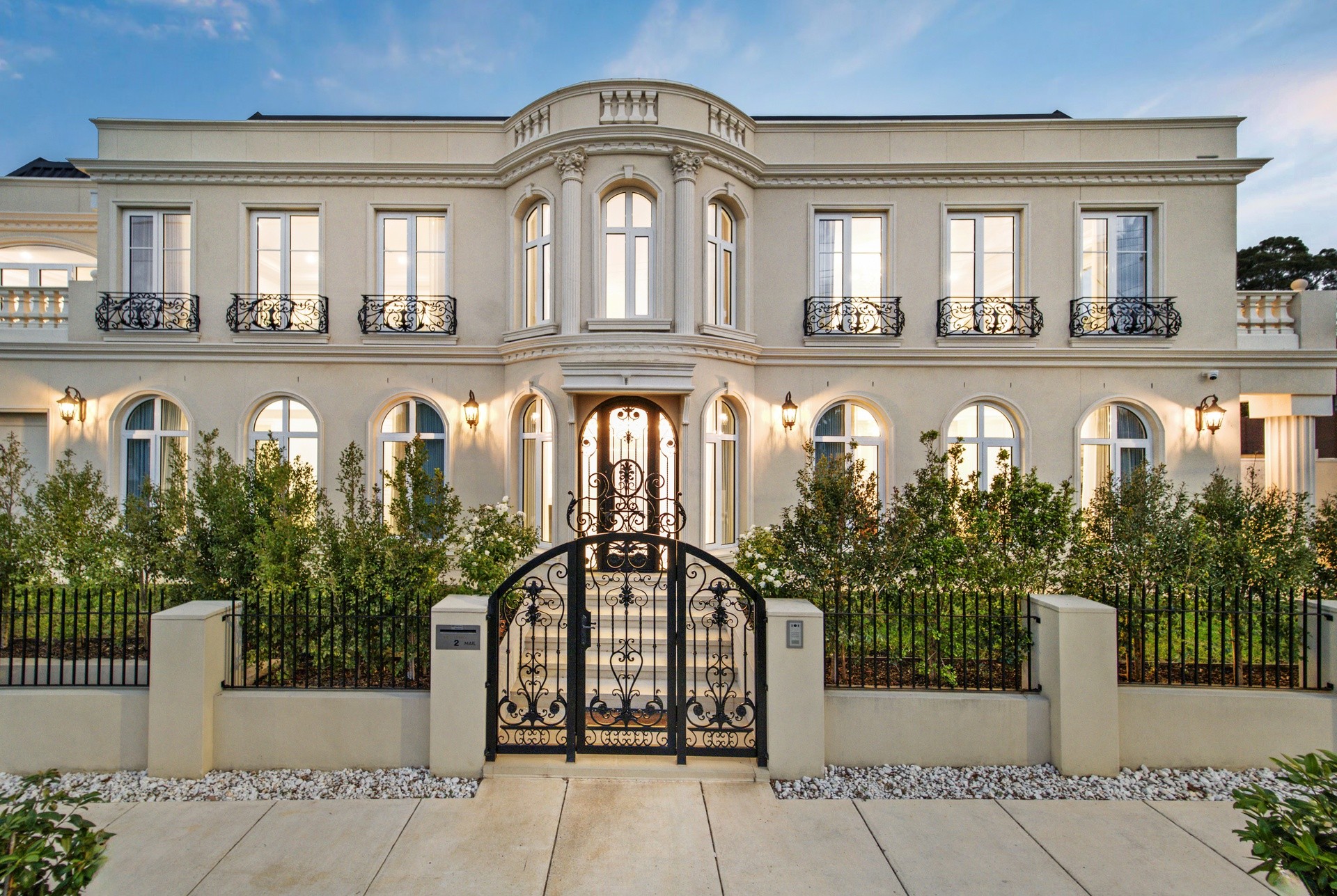 2 Caithness Crescent, Glen Waverley, VIC 3150