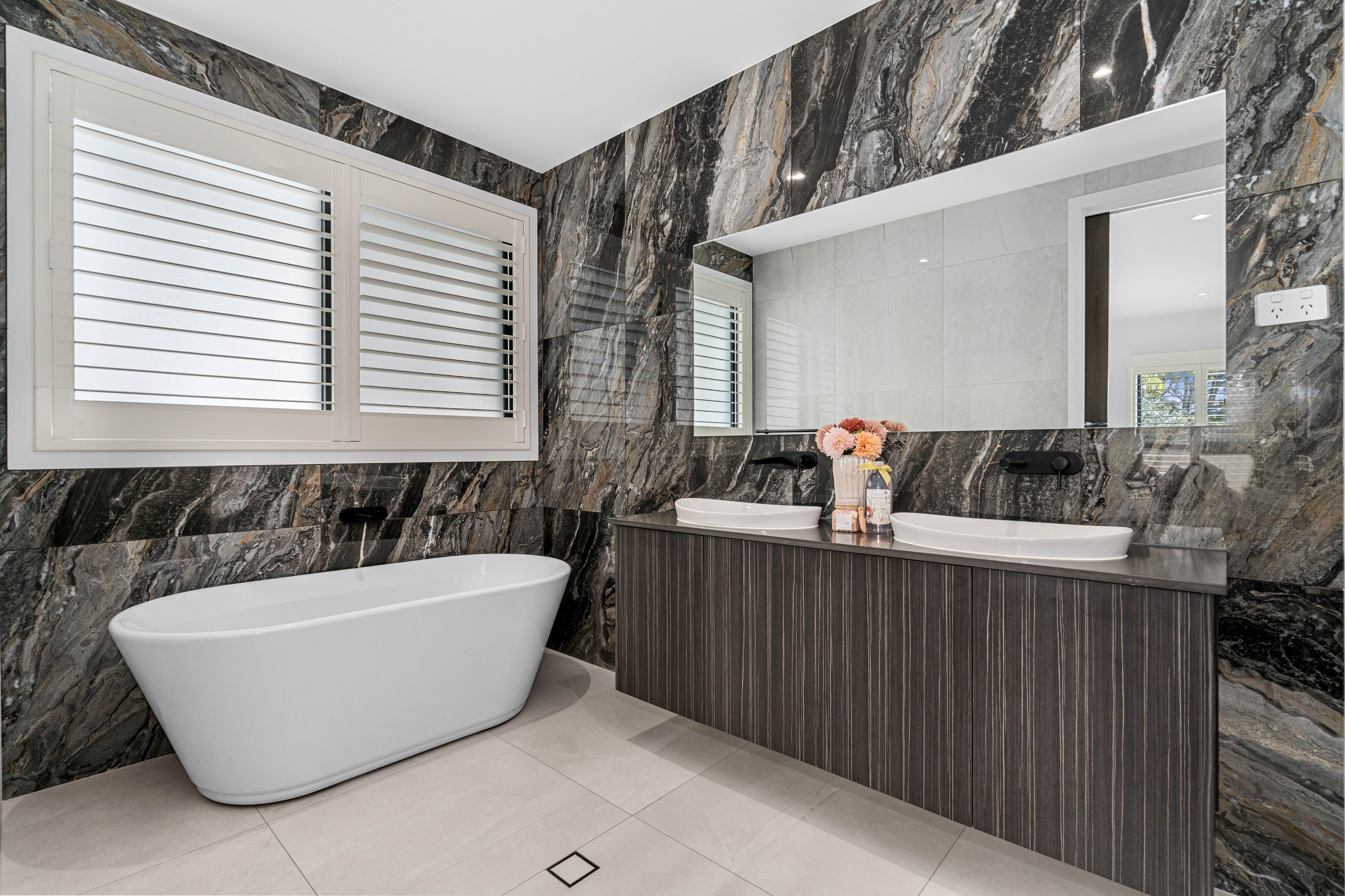 25 Chuter Avenue — photo 10 of 15