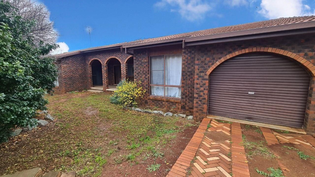 25 Moor Street, Parkes NSW 2870