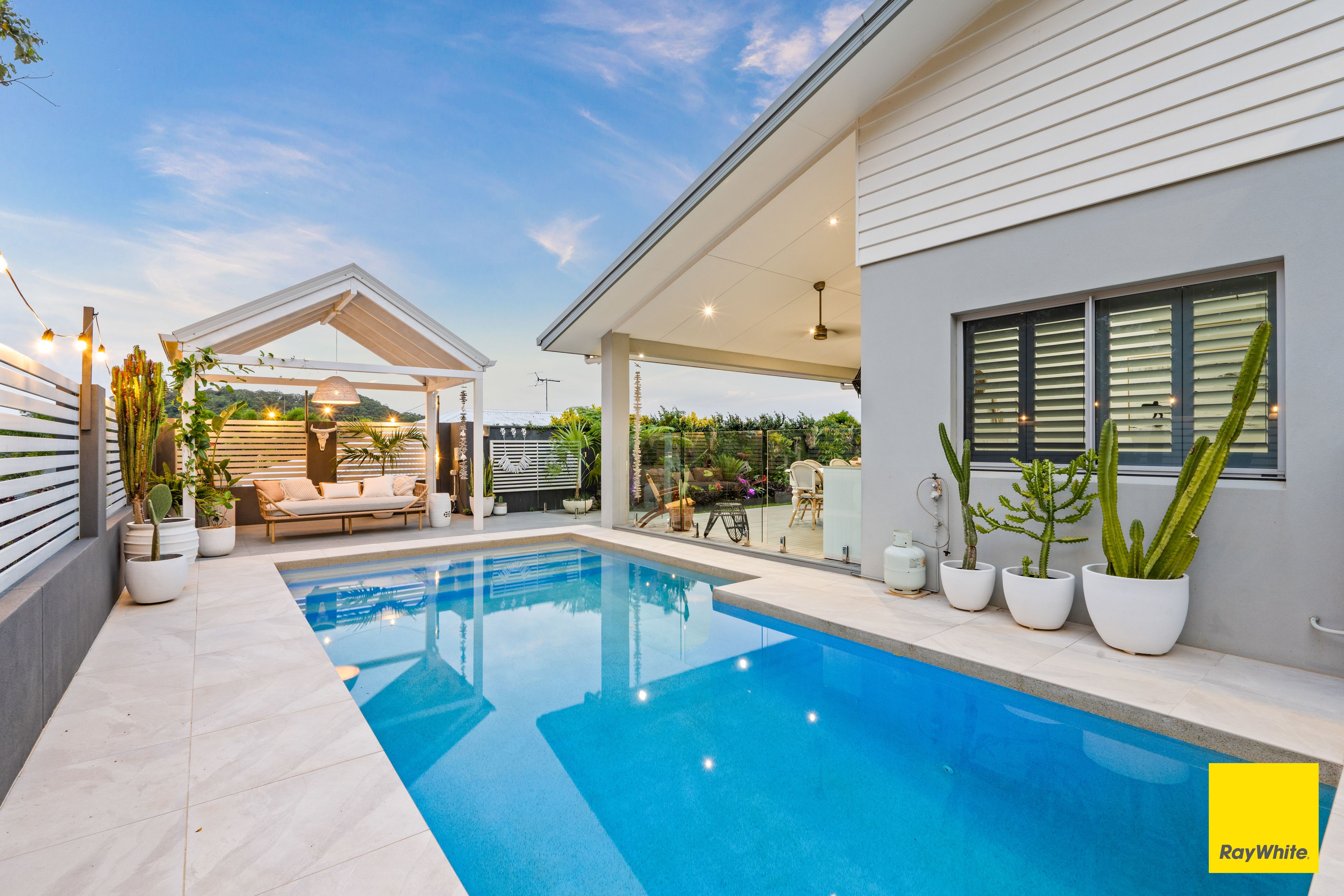 6 Trout Street, Kanimbla, QLD 4870