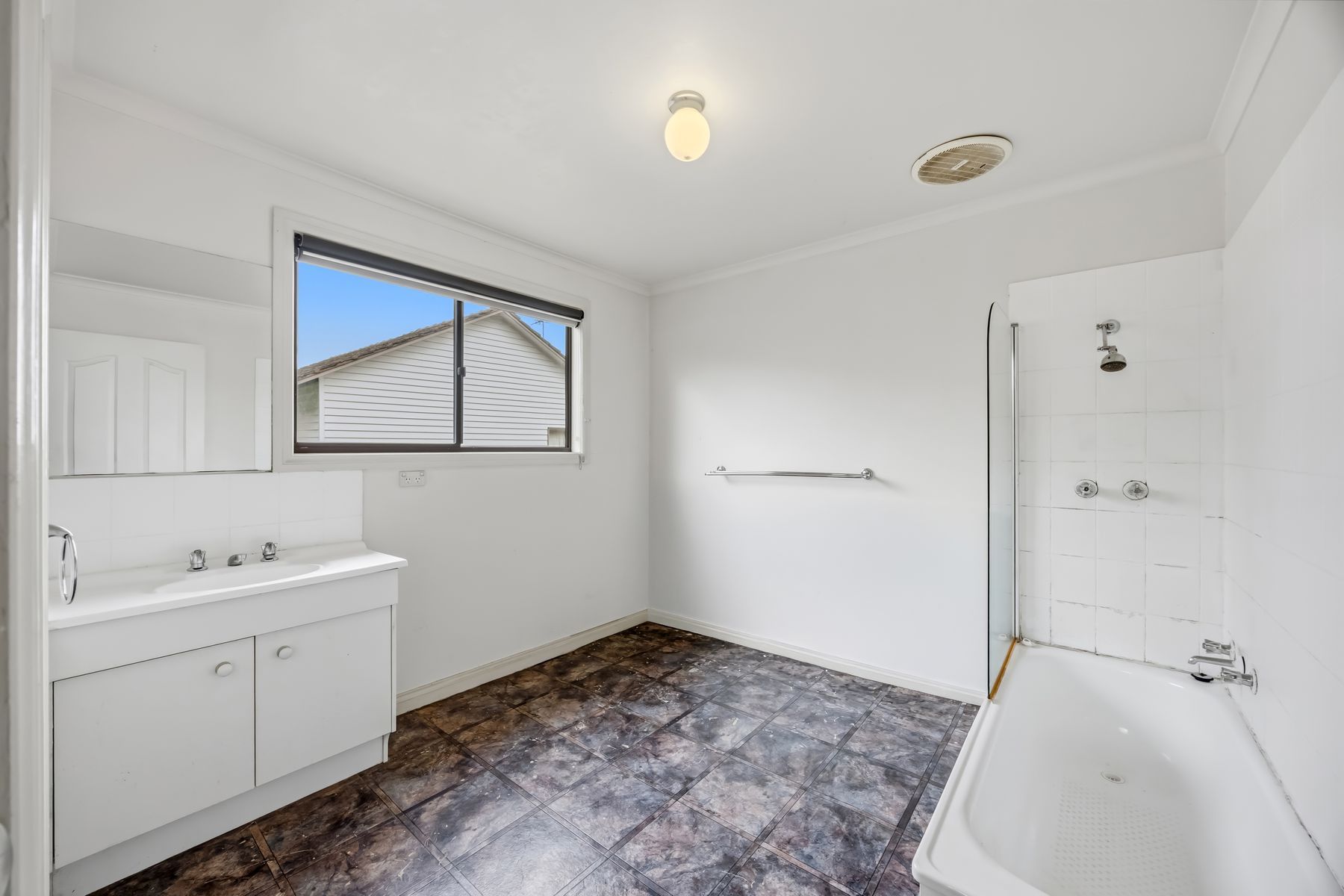 25 Laidlaw Street — photo 9 of 11