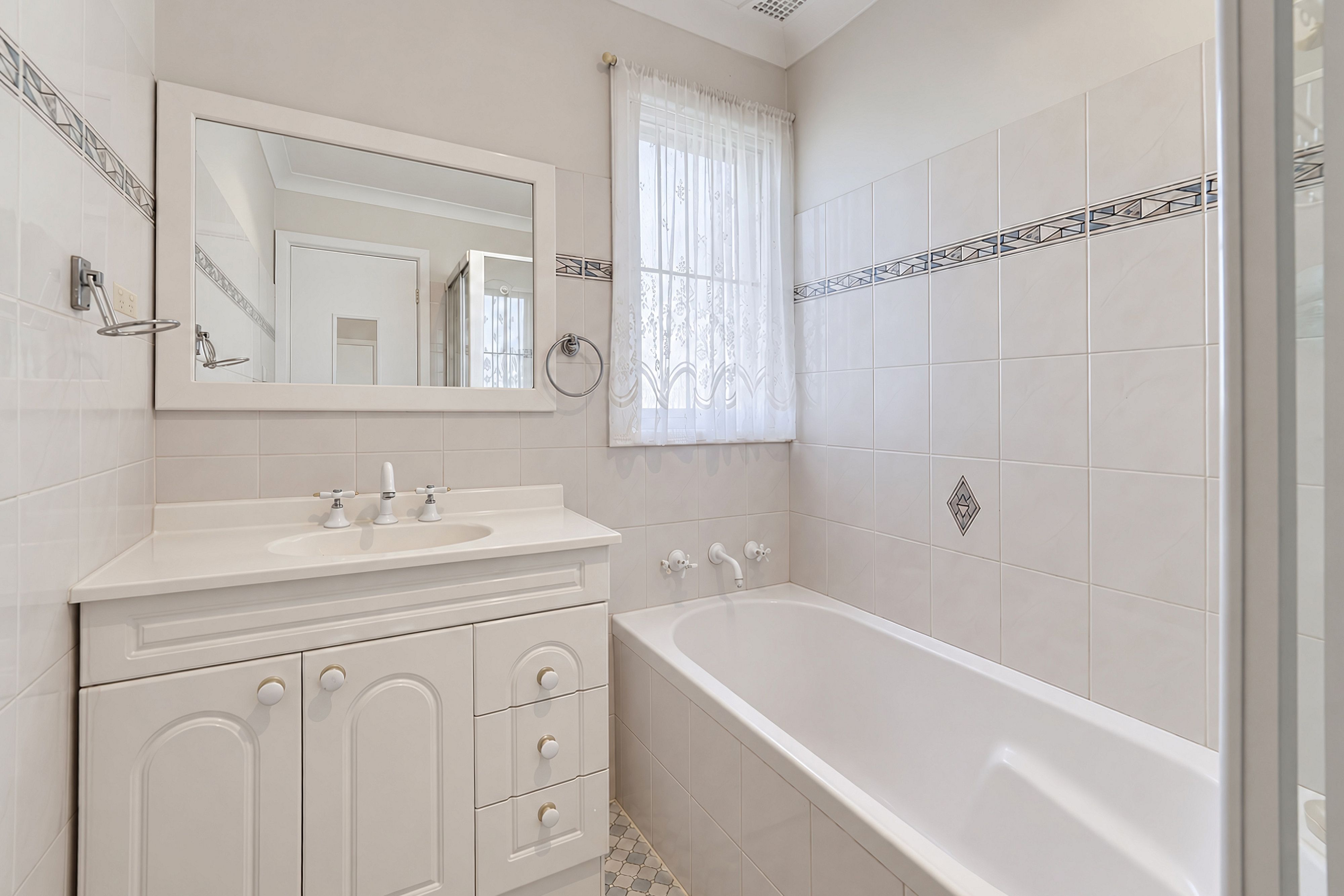 6 Birkdale Crescent — photo 8 of 10